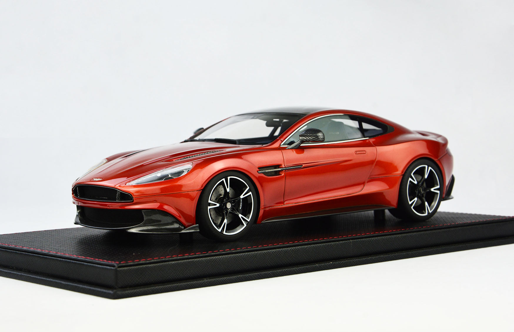 Frontiart AvanStyle 1:18 Aston Martin Vanquish S Copper AS018-12