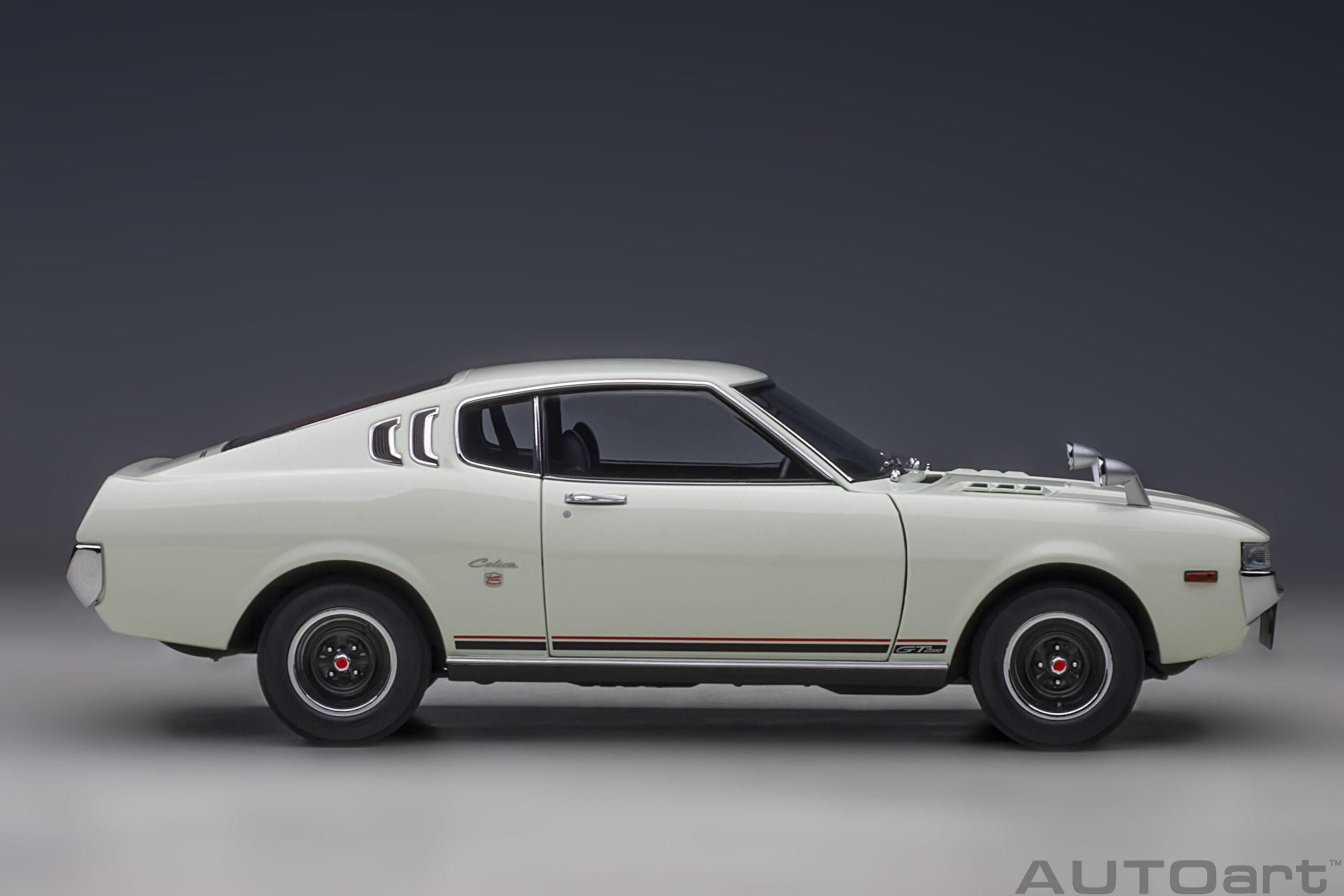 AUTOart 1:18 Toyota Celica Liftback 2000GT (RA25) 1973 (White) 78766
