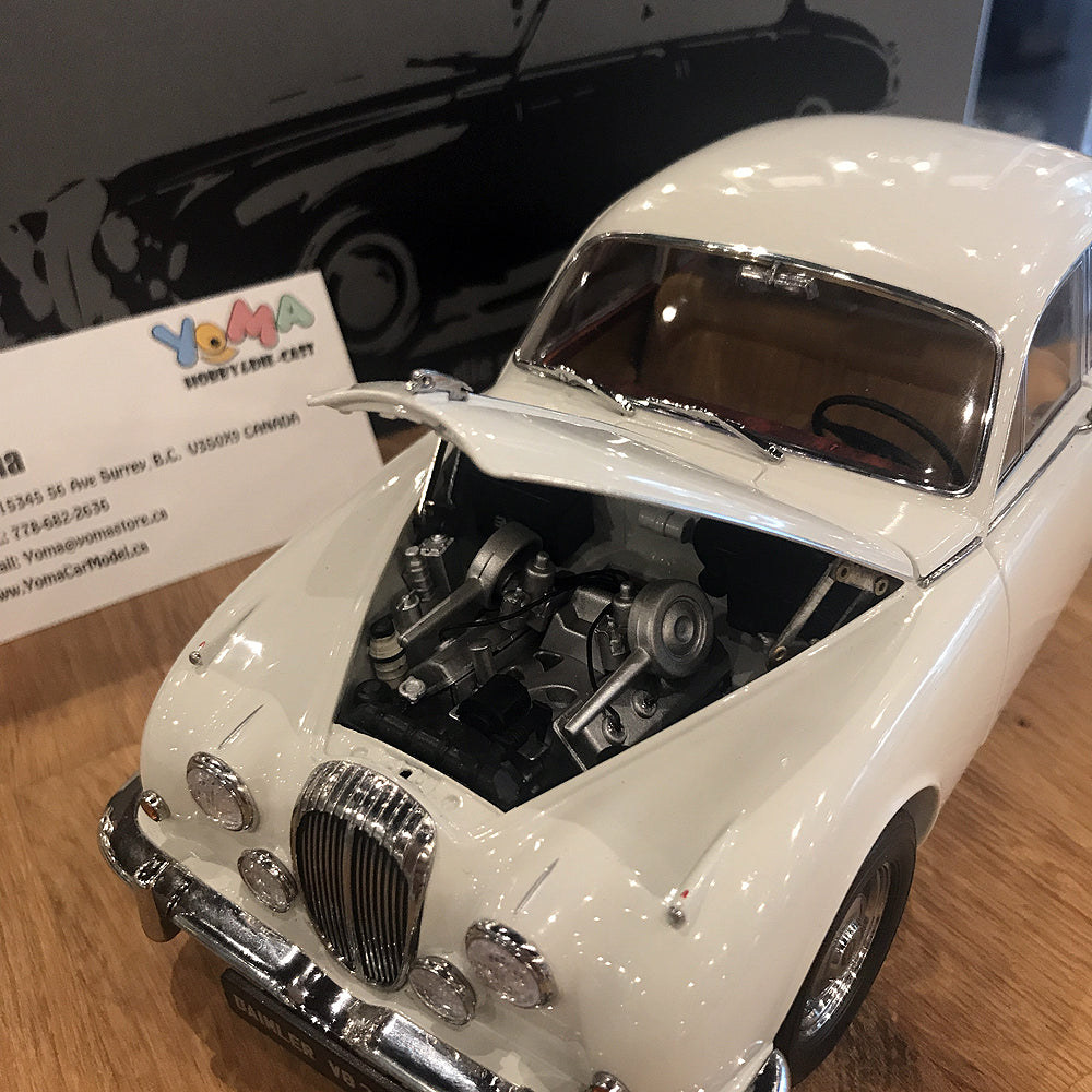 Paragon 1:18 Daimler 250 V8 1967 O.E. White PA-98313
