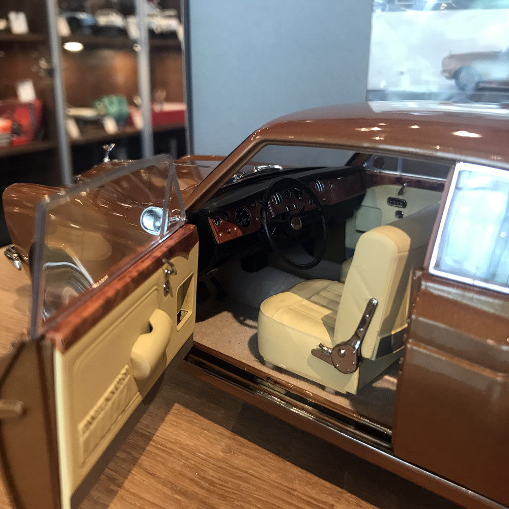 Paragon 1:18 Rolls Royce Silver Shadow MPW Orange PA-98205