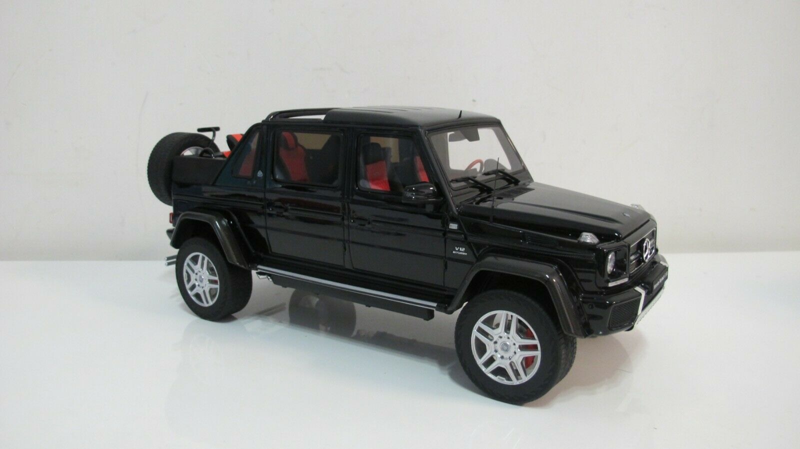 GT Spirit 1:18 Mercedes Benz Maybach G650 Landaulet Black GT721