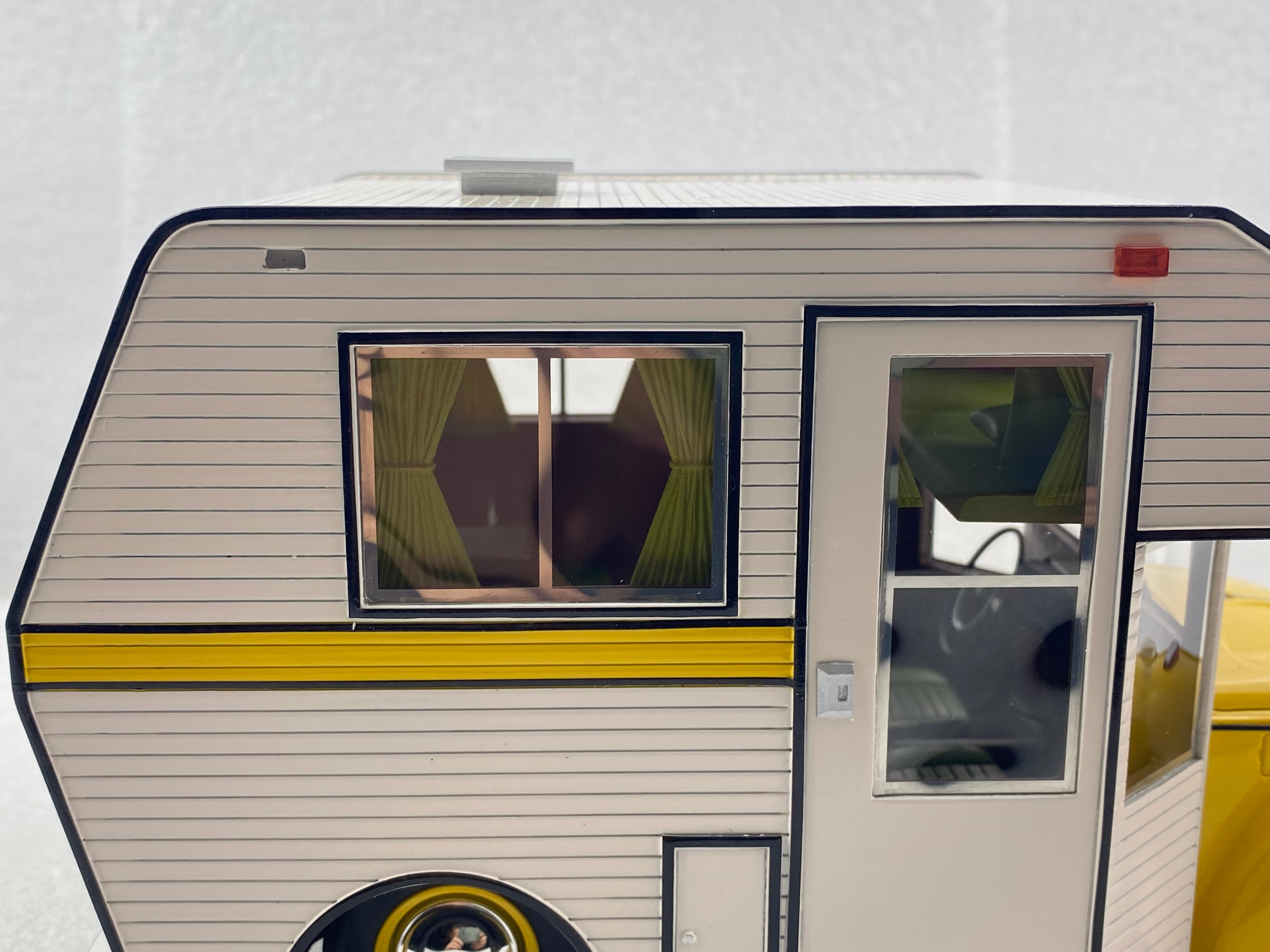 Schuco 1:18 Volkswagen Beetle Motorhome Yellow 450011300 (Clearance Final Sale)