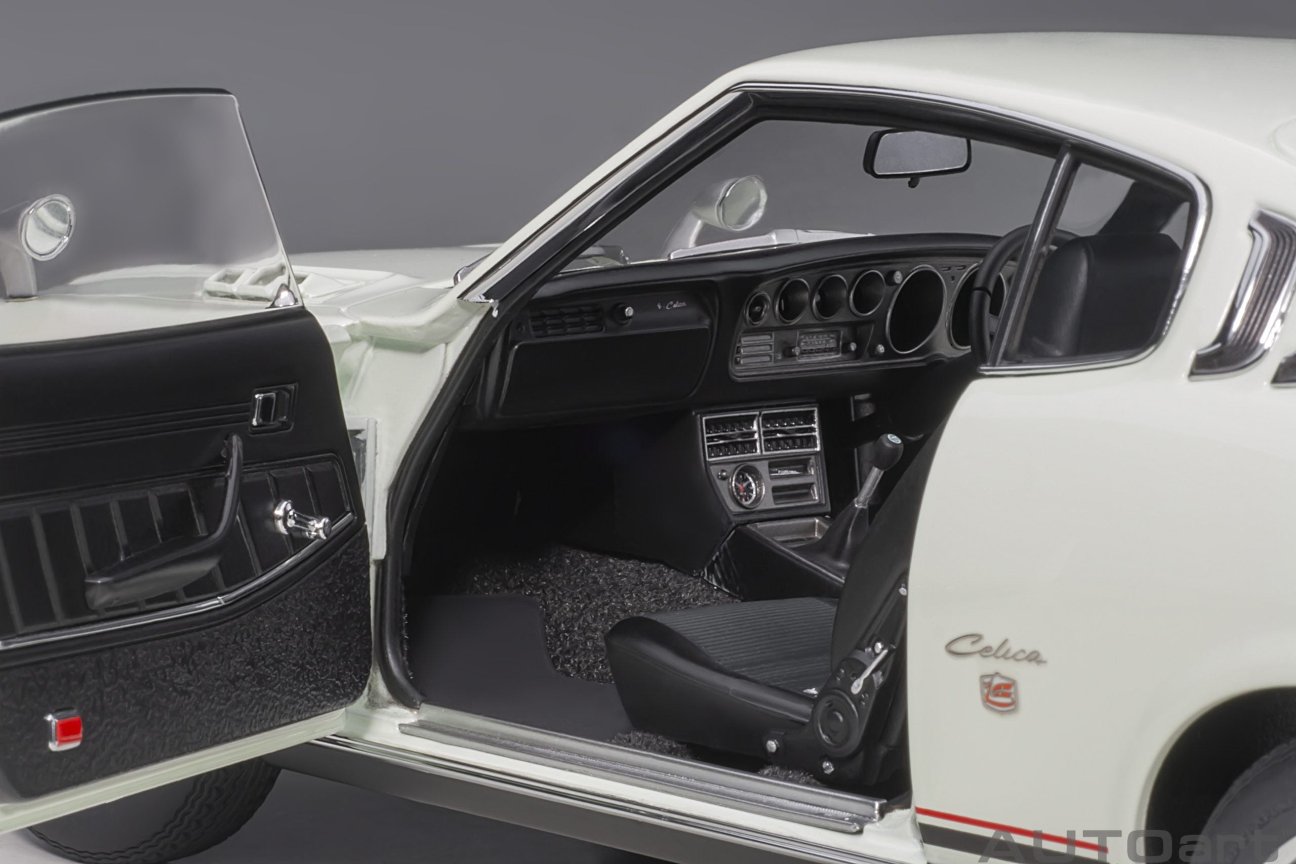 AUTOart 1:18 Toyota Celica Liftback 2000GT (RA25) 1973 (White) 78766