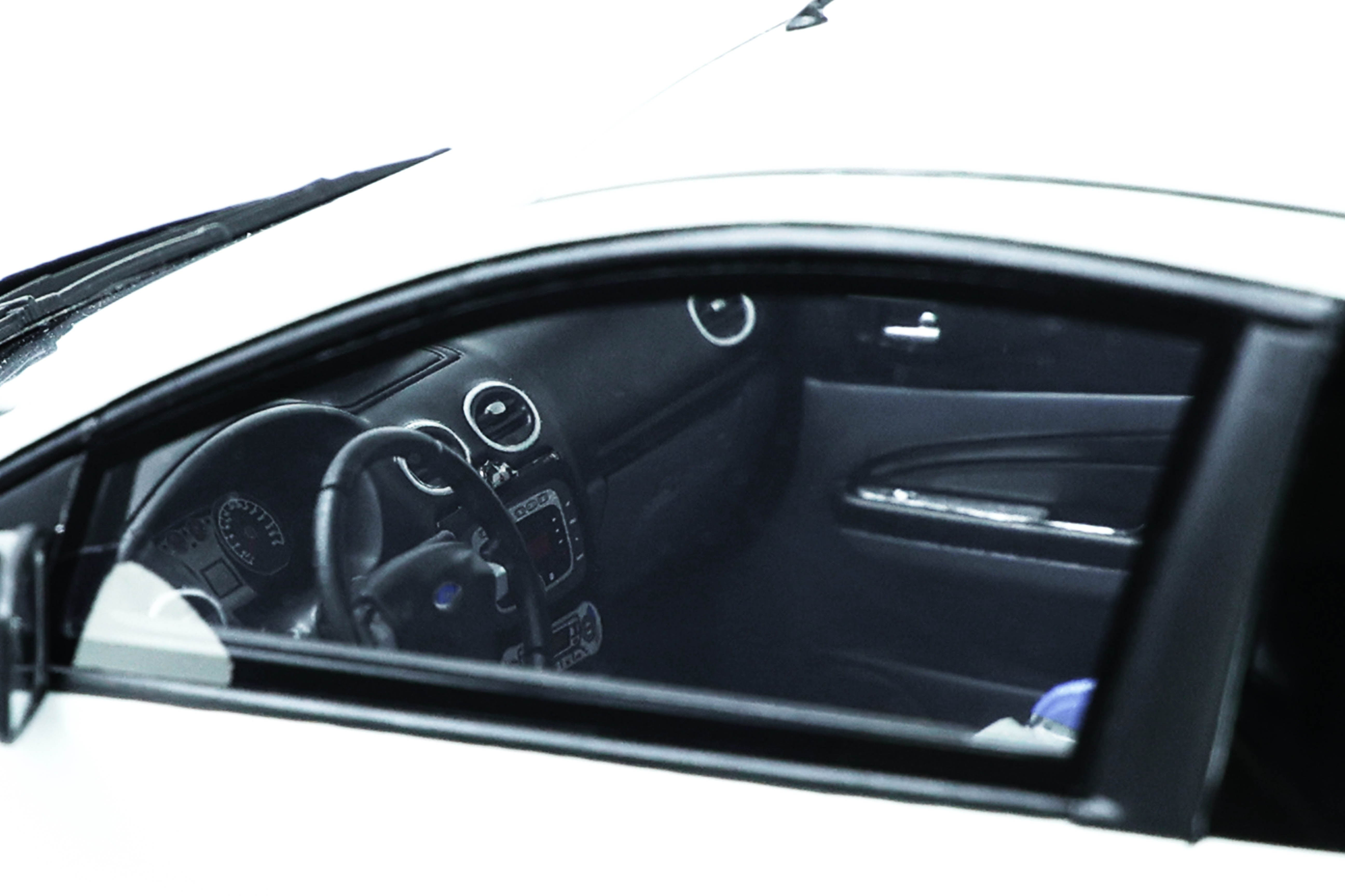 OTTO 1:18 2009 Ford Focus Mk2 RS Ultimate White OT977