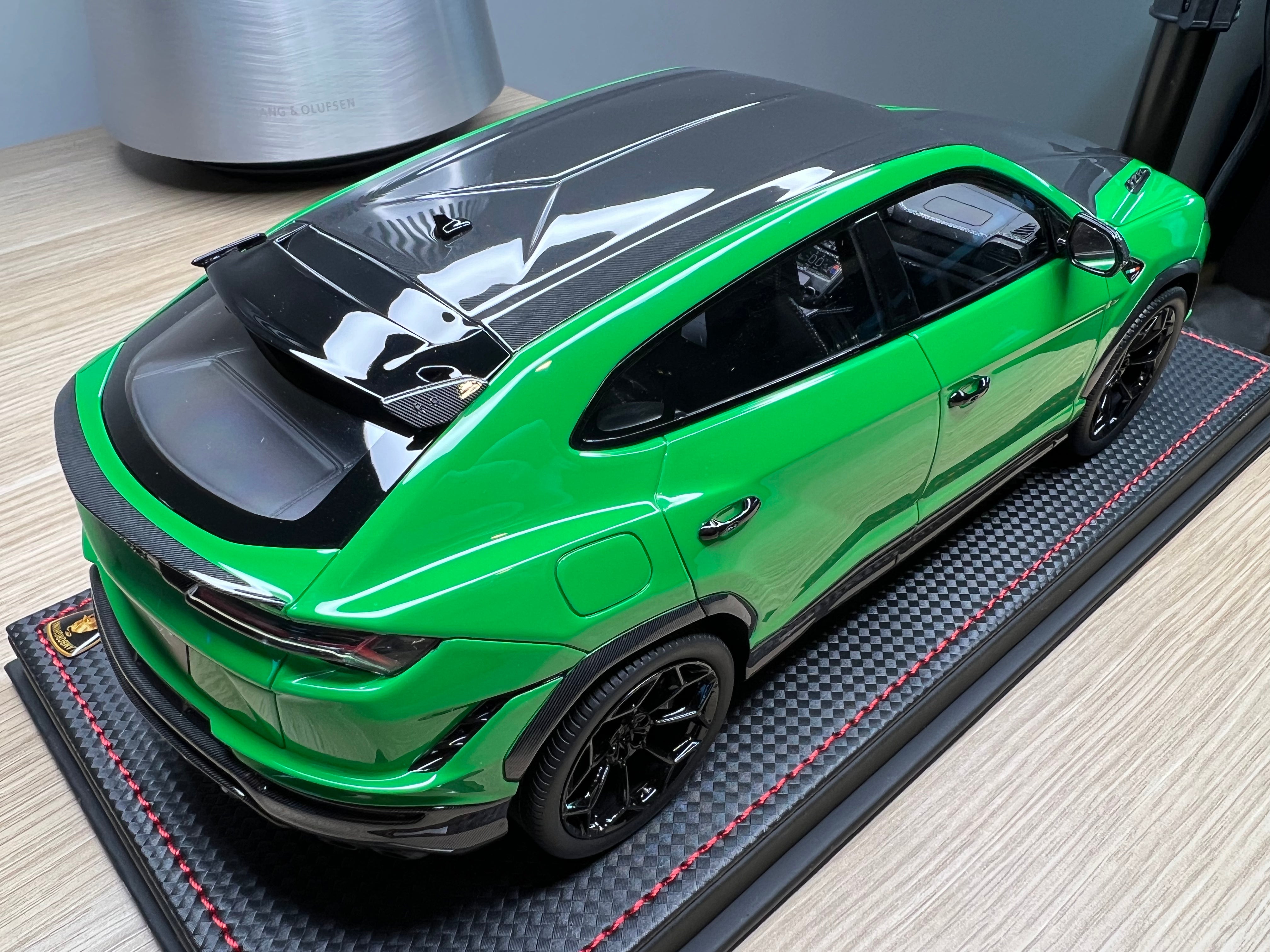 Lamborghini Urus Performante - Verde Viper - 1:18
