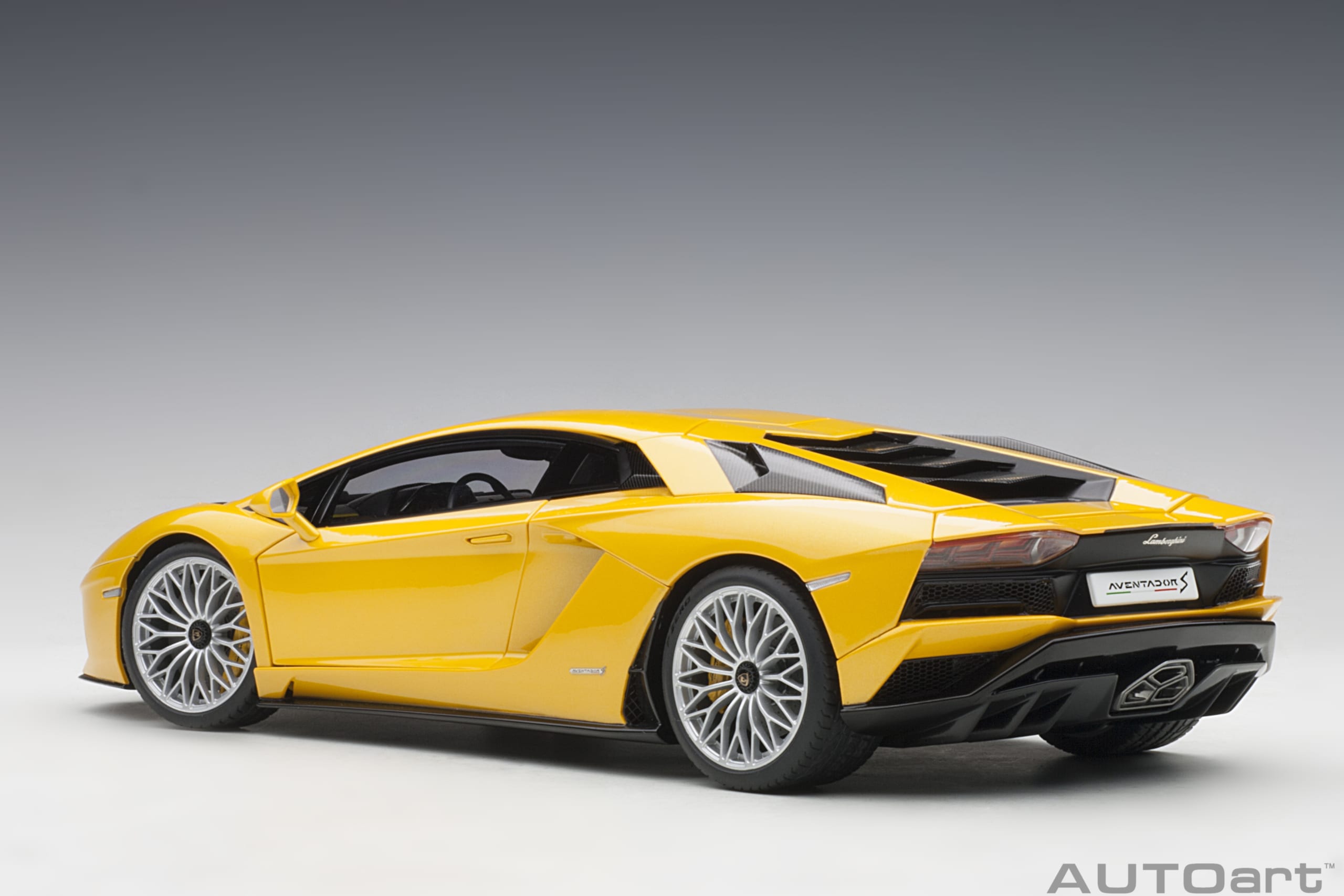 AUTOart 1:18 Lamborghini Aventador S (Yellow Orion) 79132
