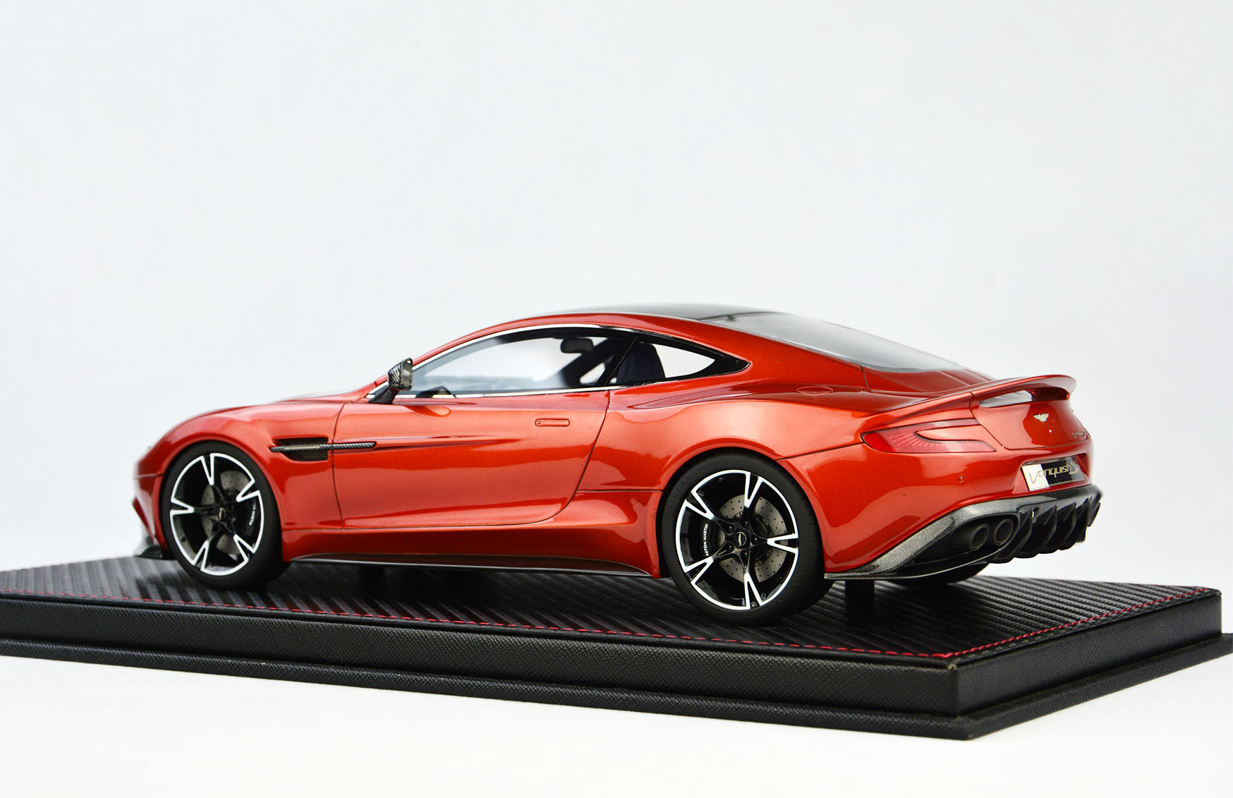 Frontiart AvanStyle 1:18 Aston Martin Vanquish S Copper AS018-12