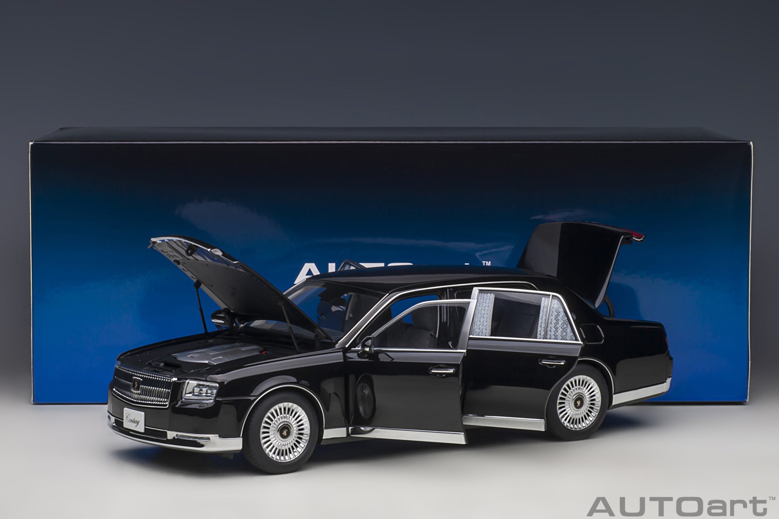 AUTOart 1:18 Toyota Century with curtains (Black) 78765