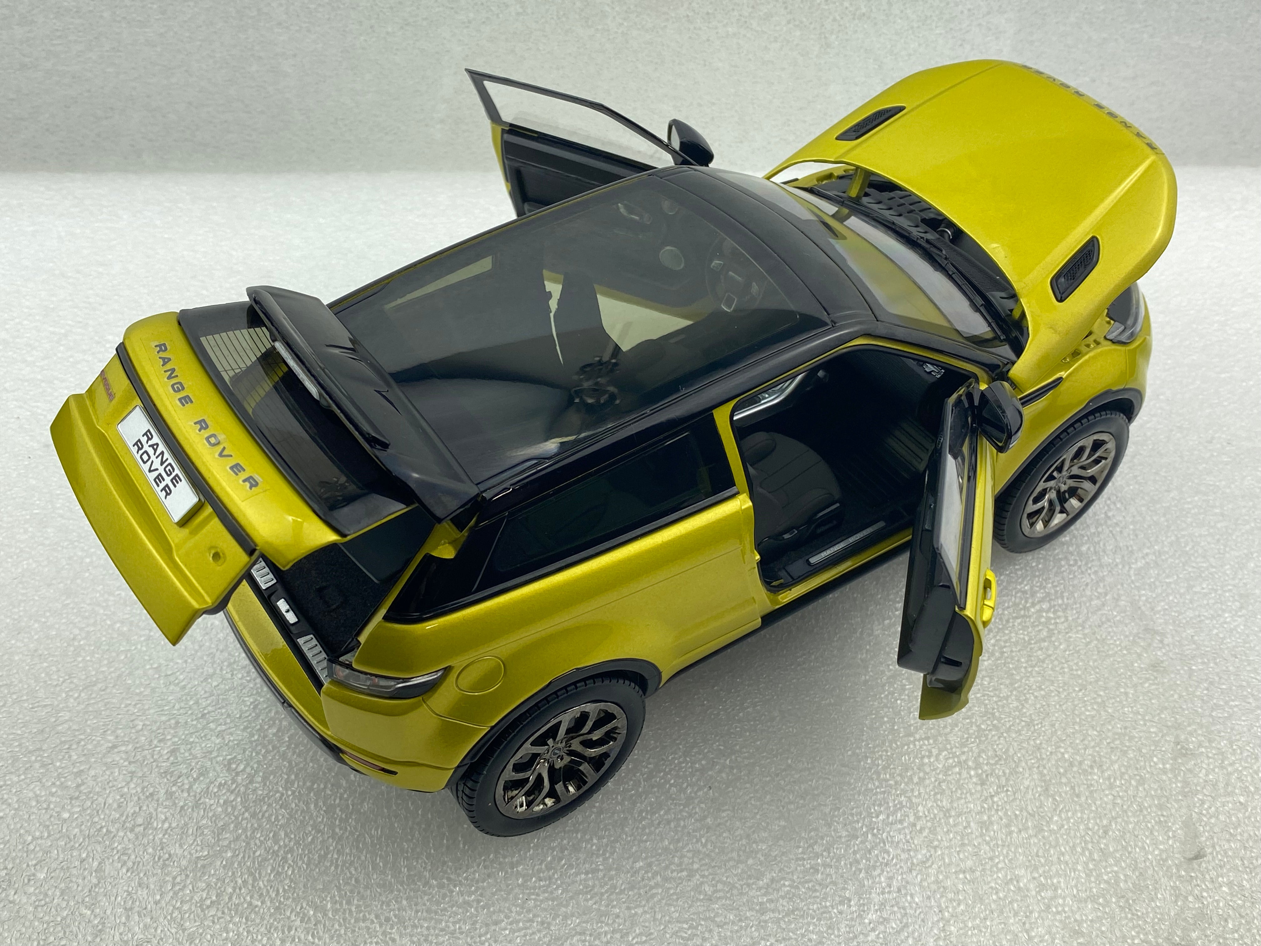 GTAutos 1:18 Range Rover Evoque Yellow GTA11003Y (Clearance Final Sale)