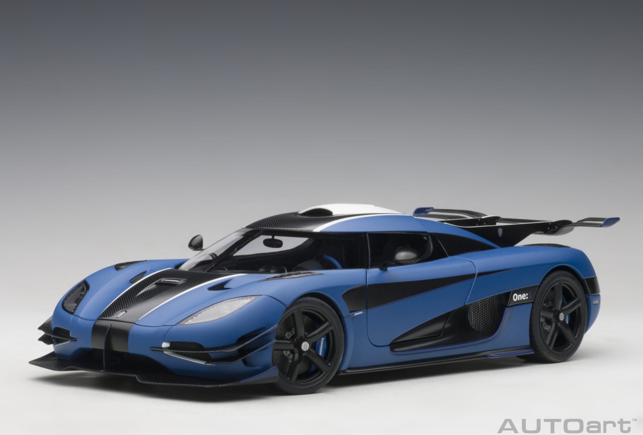 AUTOart 1:18 Koenigsegg One:1 Matt imperial blue 79018