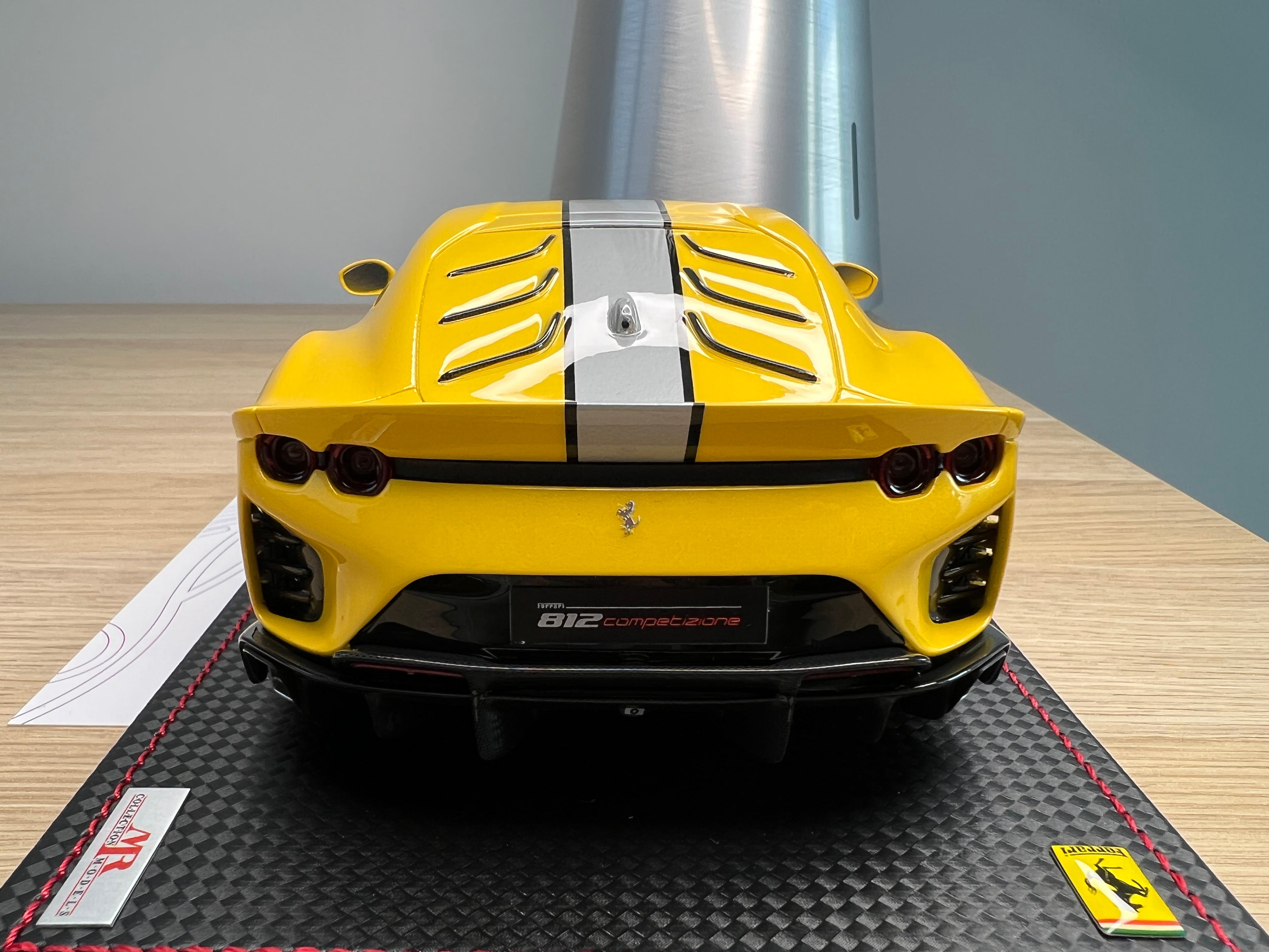 Ferrari 812 Competizione - Giallo Tristrato - 1:18
