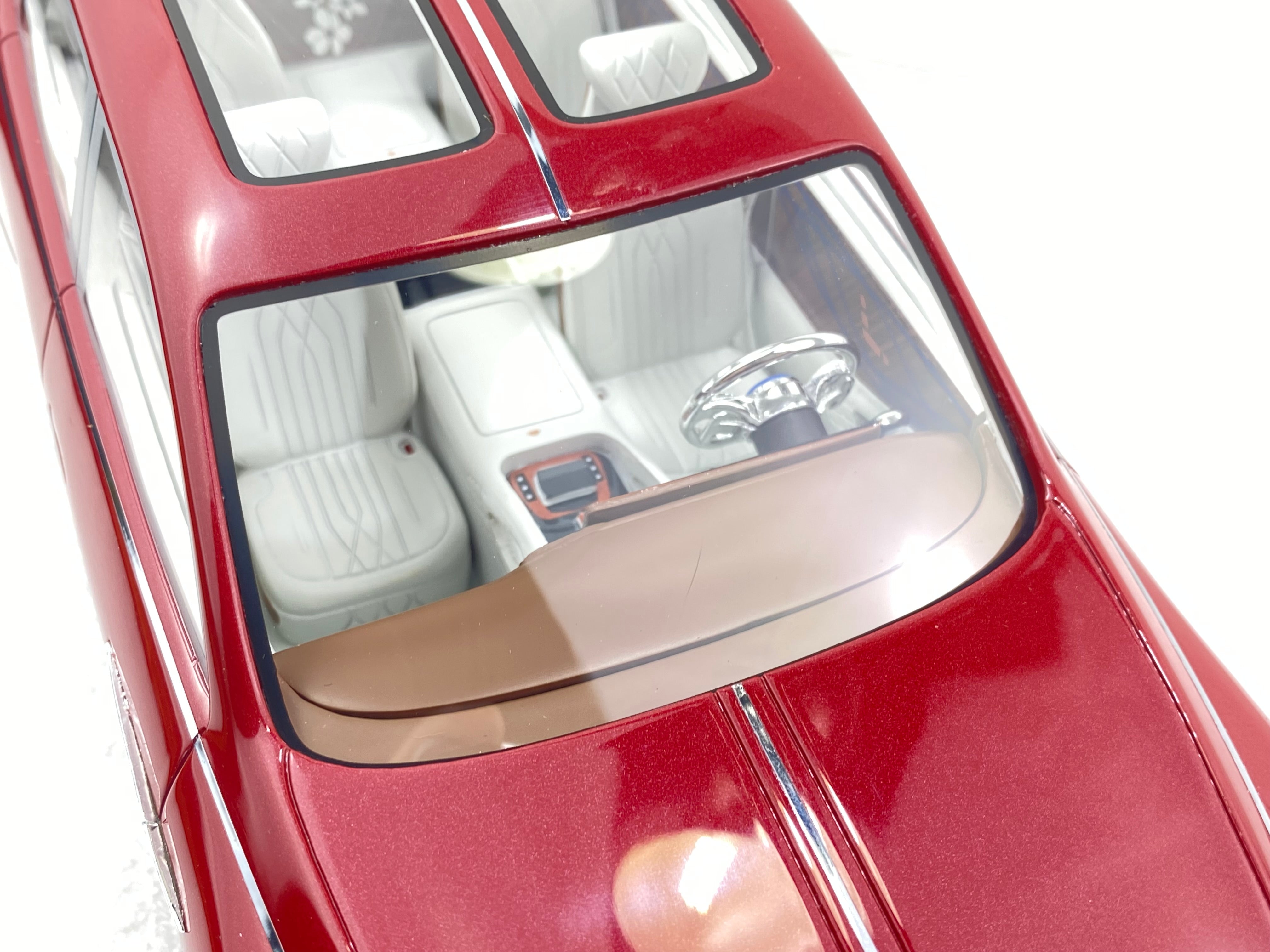 Schuco 1:18 Mercedes-Benz Maybach Ultimate Luxury Red 450018400 (Clearance Final Sale)