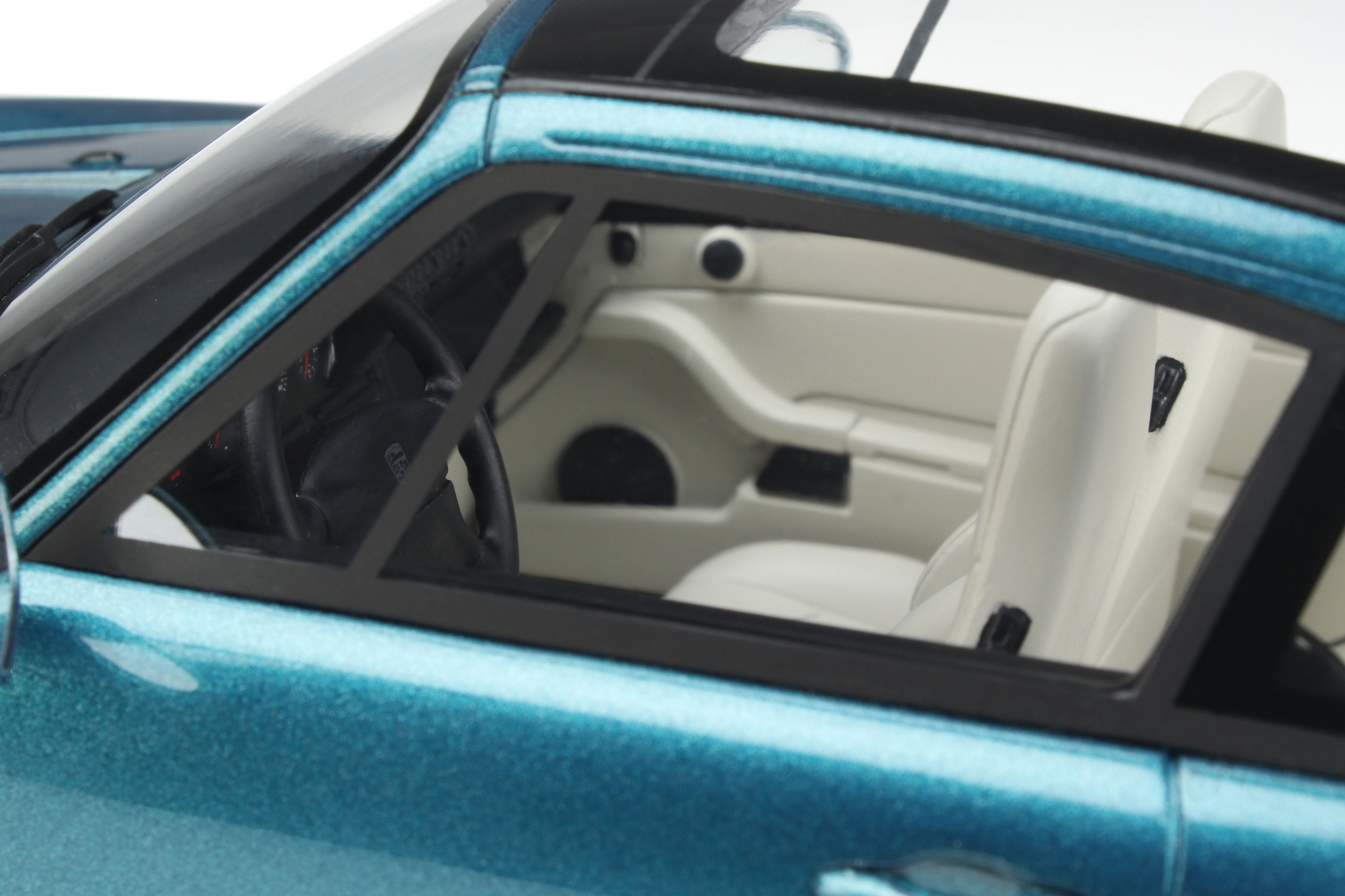 GT Spirit 1:18 1995 Porsche 911 (993) Targa Turquoise Blue GT350