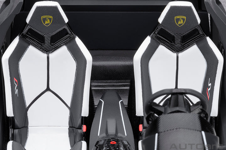 LAMBORGHINI AVENTADOR SVJ (BIANCO ASOPO/PEARL WHITE)