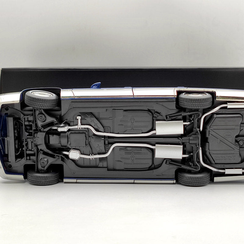 GM 1:18 1993 Cadillac Fleetwood Sedan Blue Diecast Model Car Edition Collection