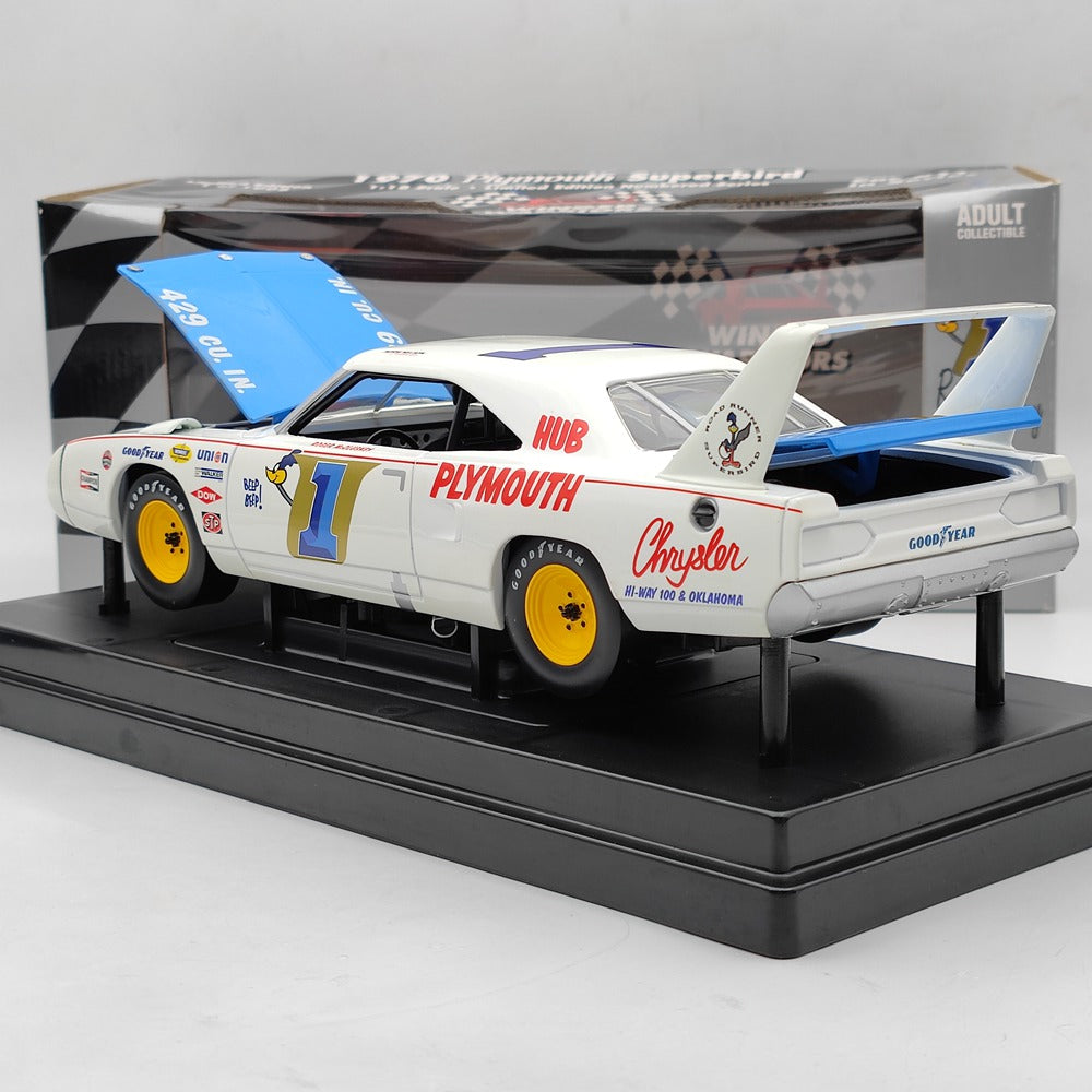1/18 1970 Plymouth Superbird Race Car #1 Roger Mccluskey Winged Warriors #29530P Diecast Model Car Limited Edition Collection Auto  Toys Christmas Gifts