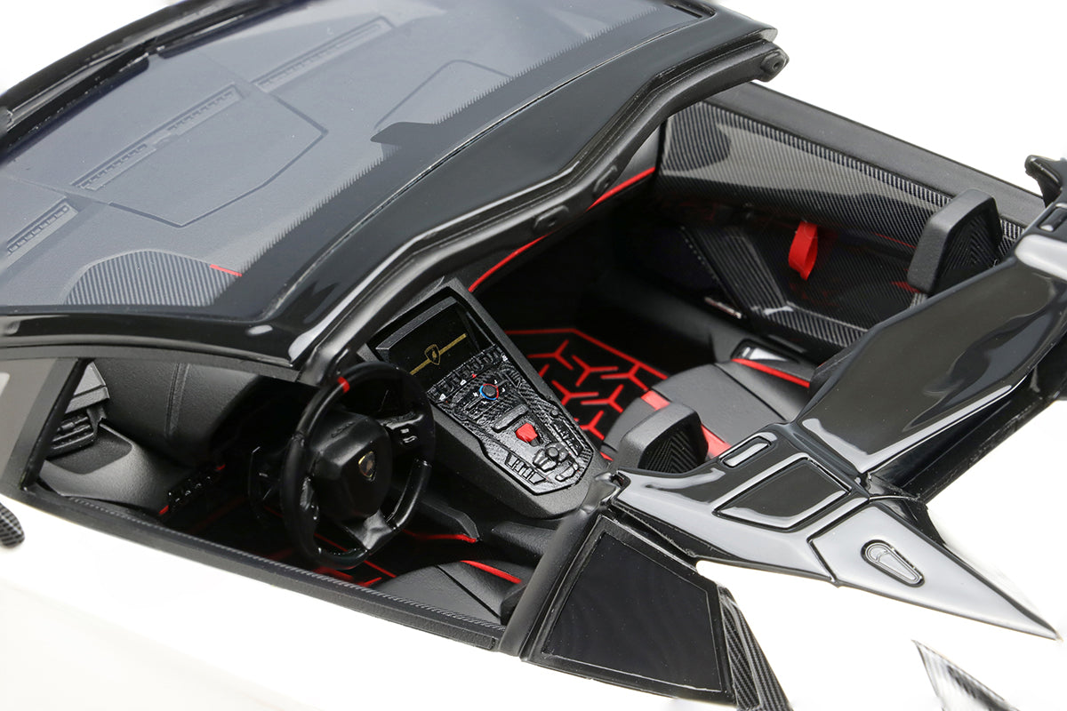 Lamborghini Aventador SVJ Roadster - pearl white - 1:18