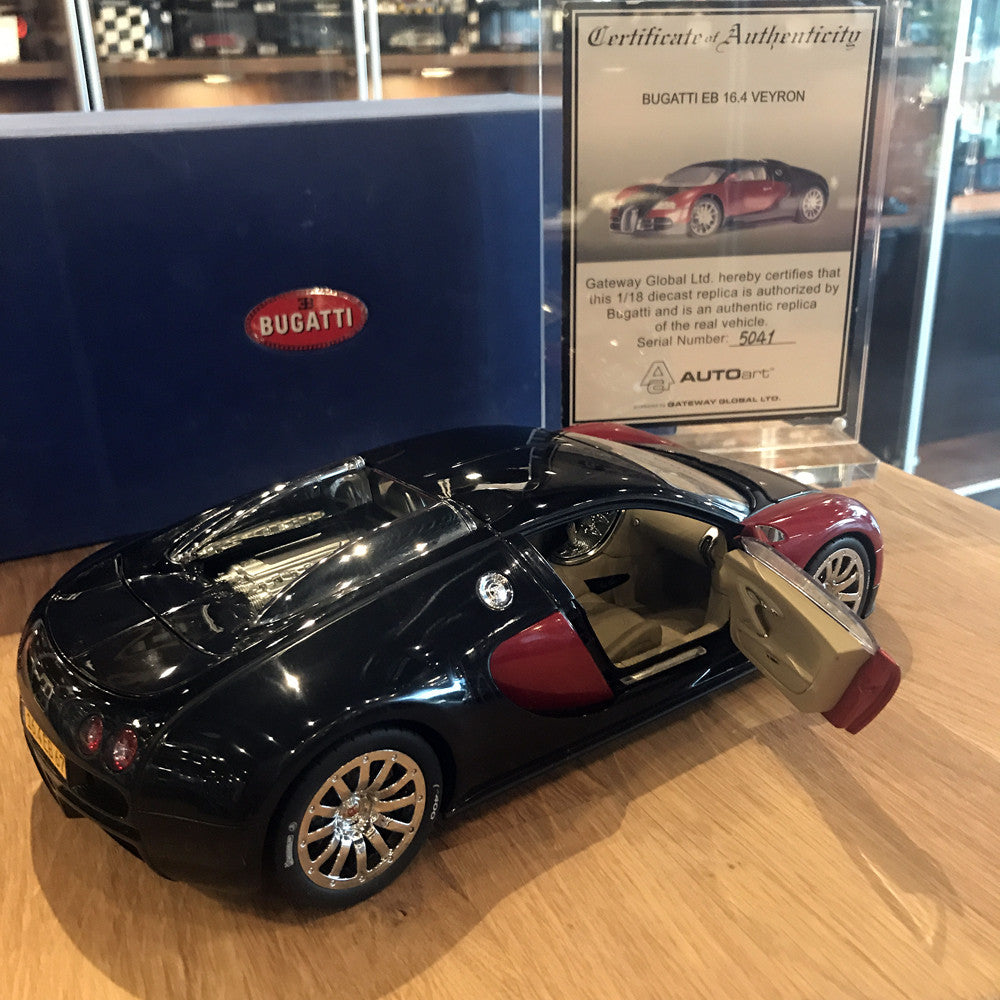 AUTOart 1:18 Bugatti EB 16.4 Veyron (FrankFurt 2001)  red/black first version 70901