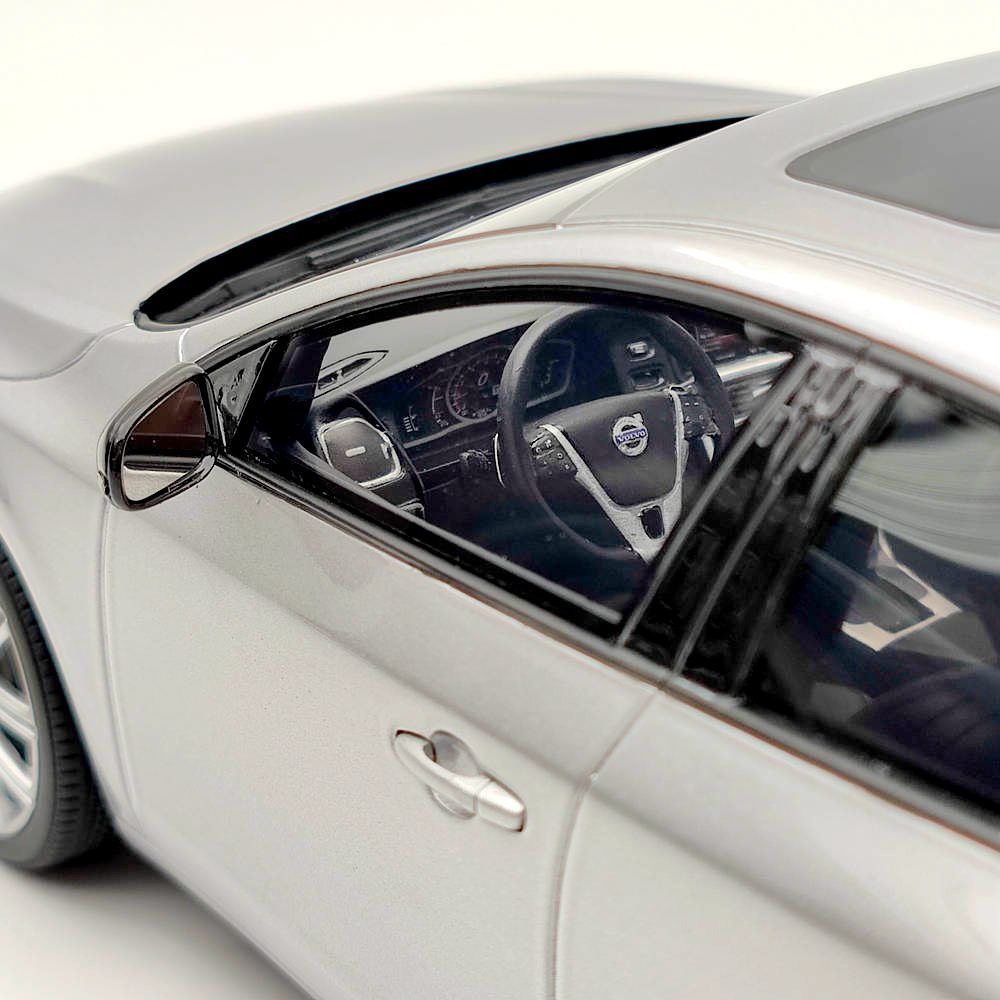 DNA Collectibles 1/18 Volvo V60 Polestar Engineered DNA000143 Resin Model Silver Toys Car Gift