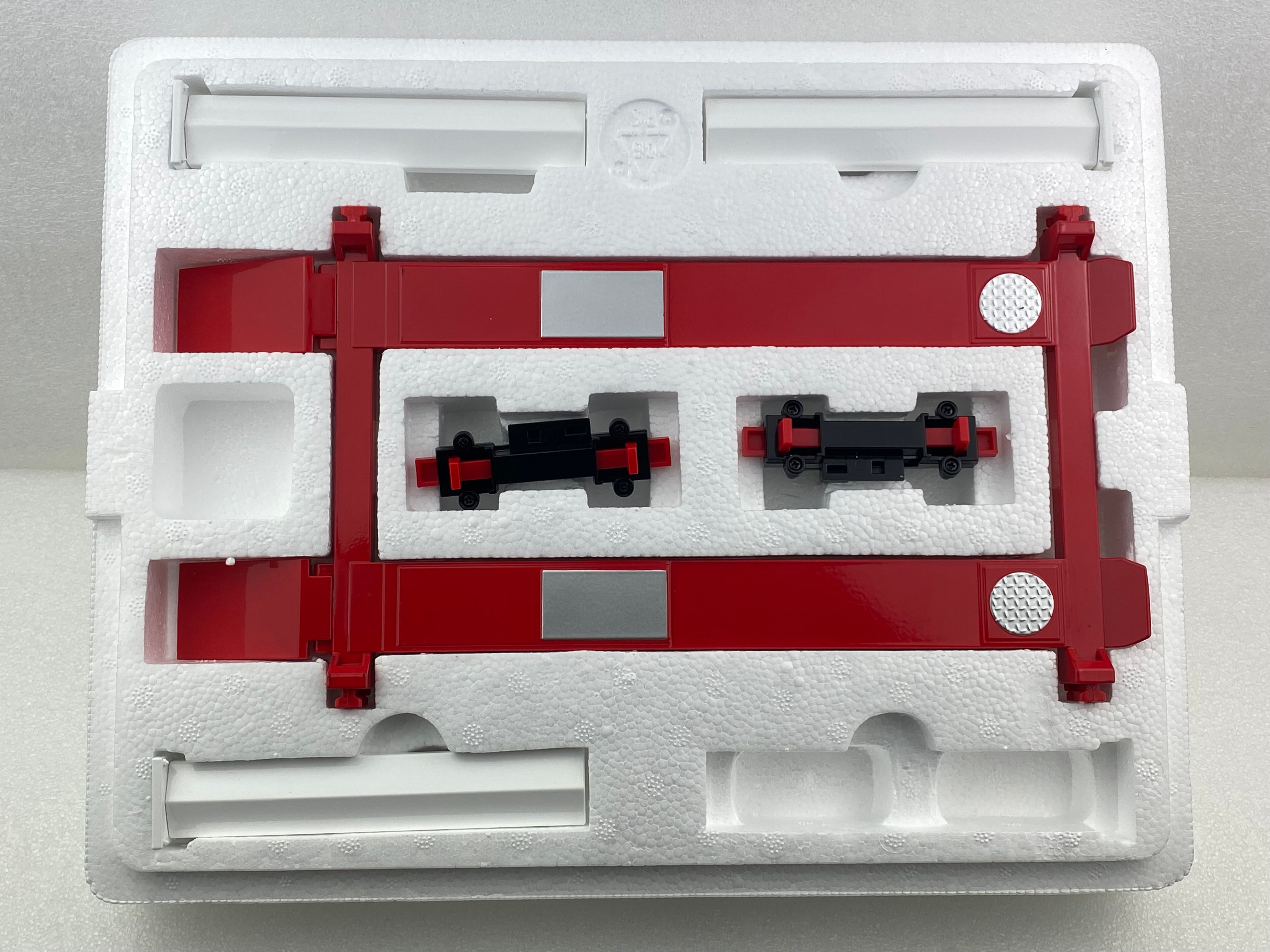 GreenLight 1:18 Four-Post Lift - Red and White 12888 (Clearance Final Sale)