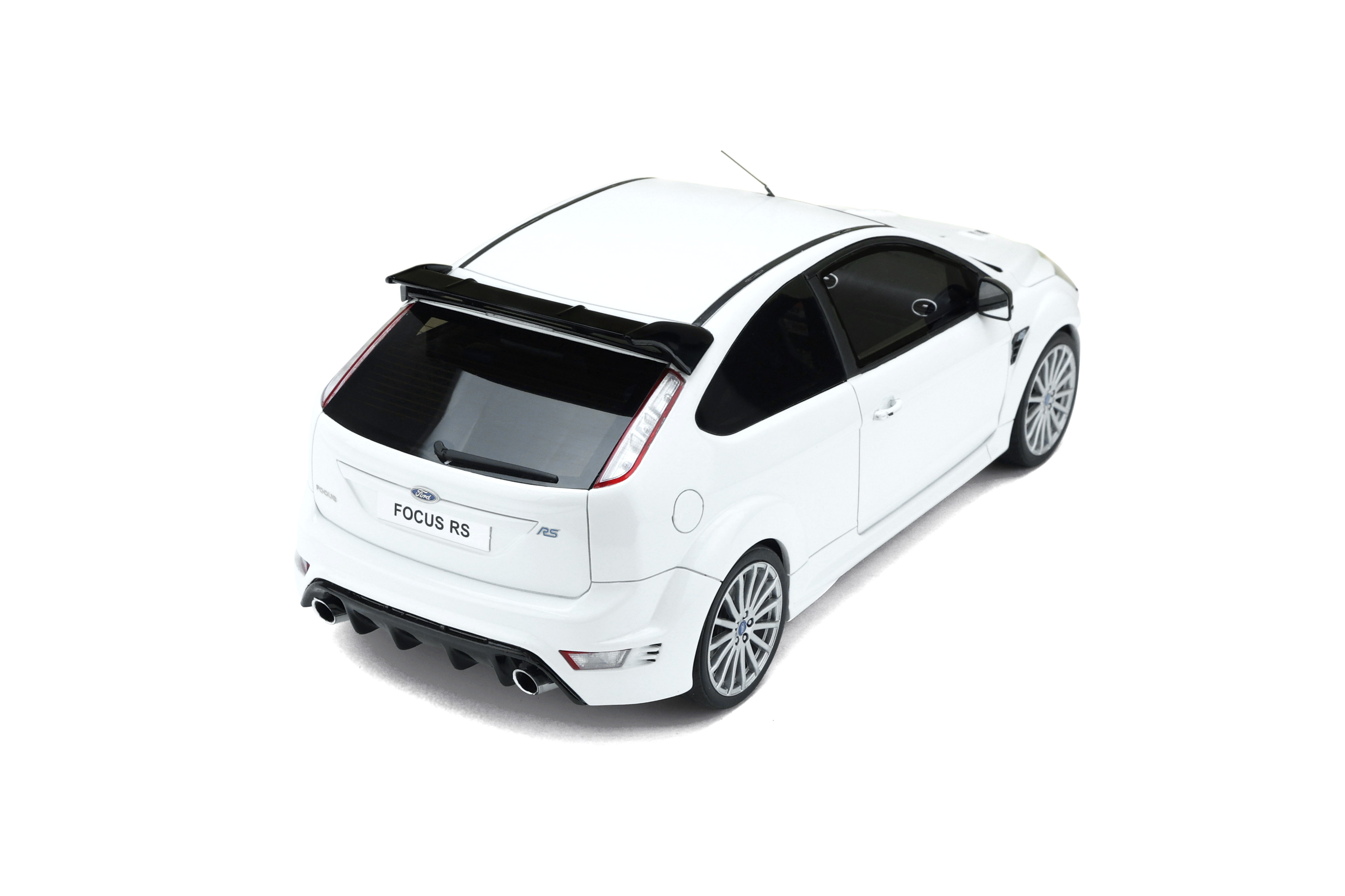 OTTO 1:18 2009 Ford Focus Mk2 RS Ultimate White OT977