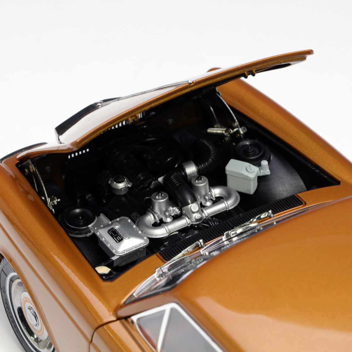 Paragon 1:18 Rolls Royce Silver Shadow MPW Orange PA-98205