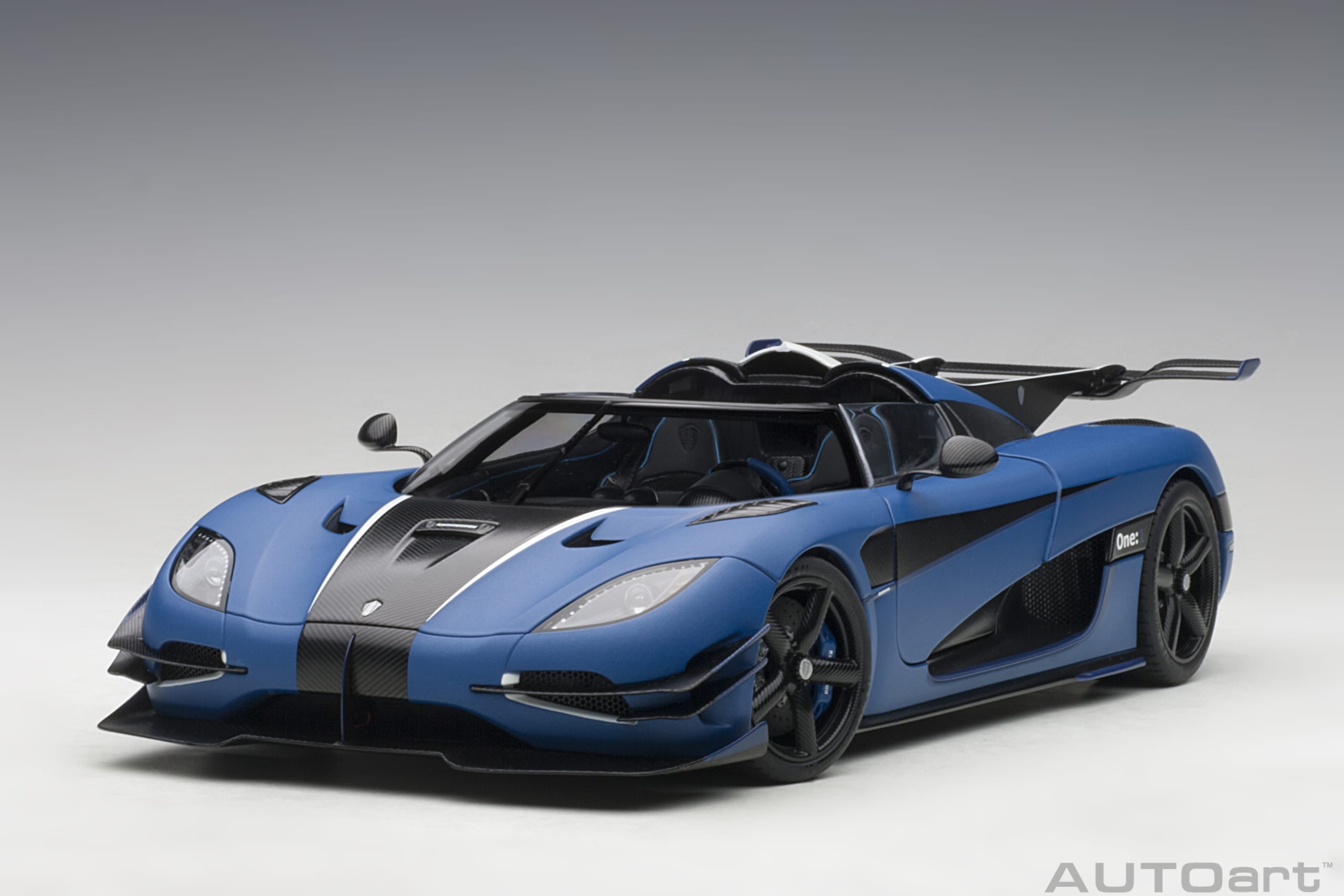 AUTOart 1:18 Koenigsegg One:1 Matt imperial blue 79018