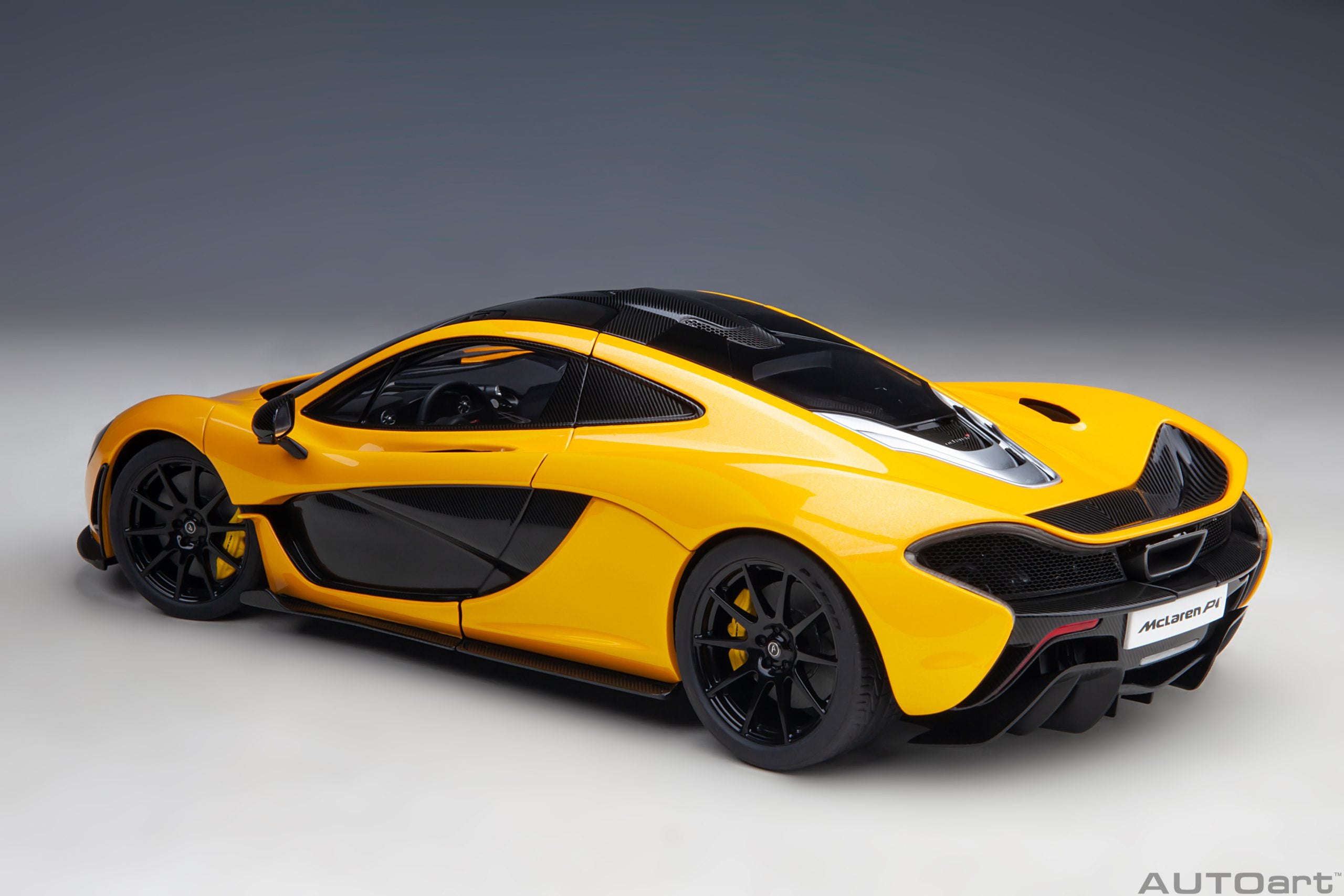 AUTOart 1:18 McLaren P1 (Volcano Yellow with yellow calipers) 76067