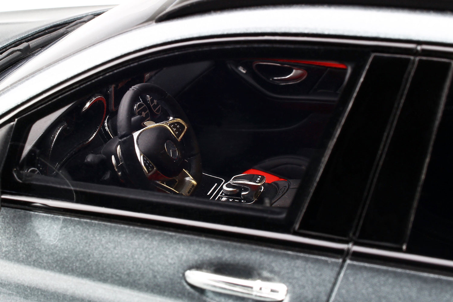 GT Spirit 1:18 Mercedes-AMG GLC 63 S 2017 Selenite grey GT231