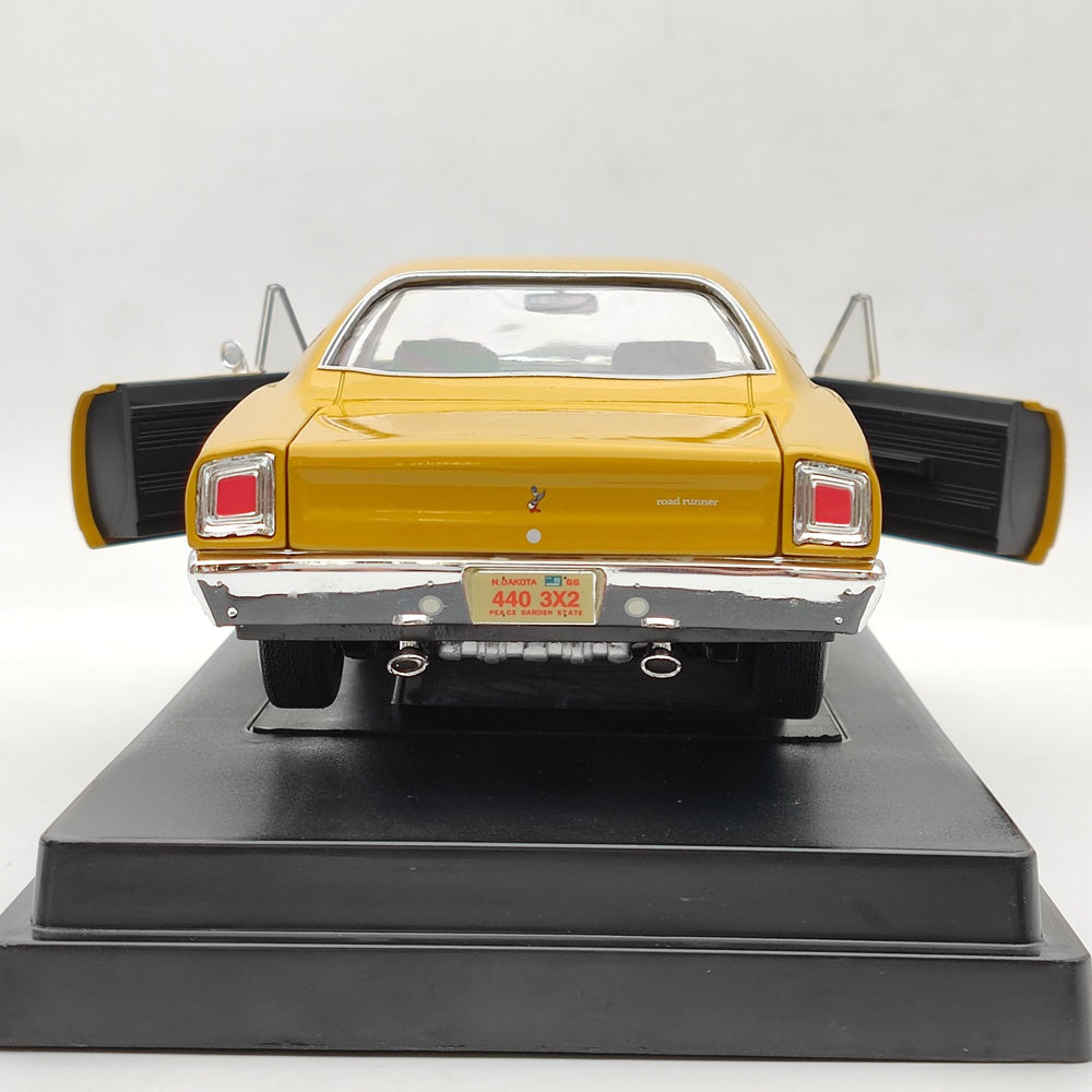 1:18 SUPERCAR Plymouth Roadrunner 1969 1/2 440 6BBL VERSION #29555P Diecast Car Toy Gift
