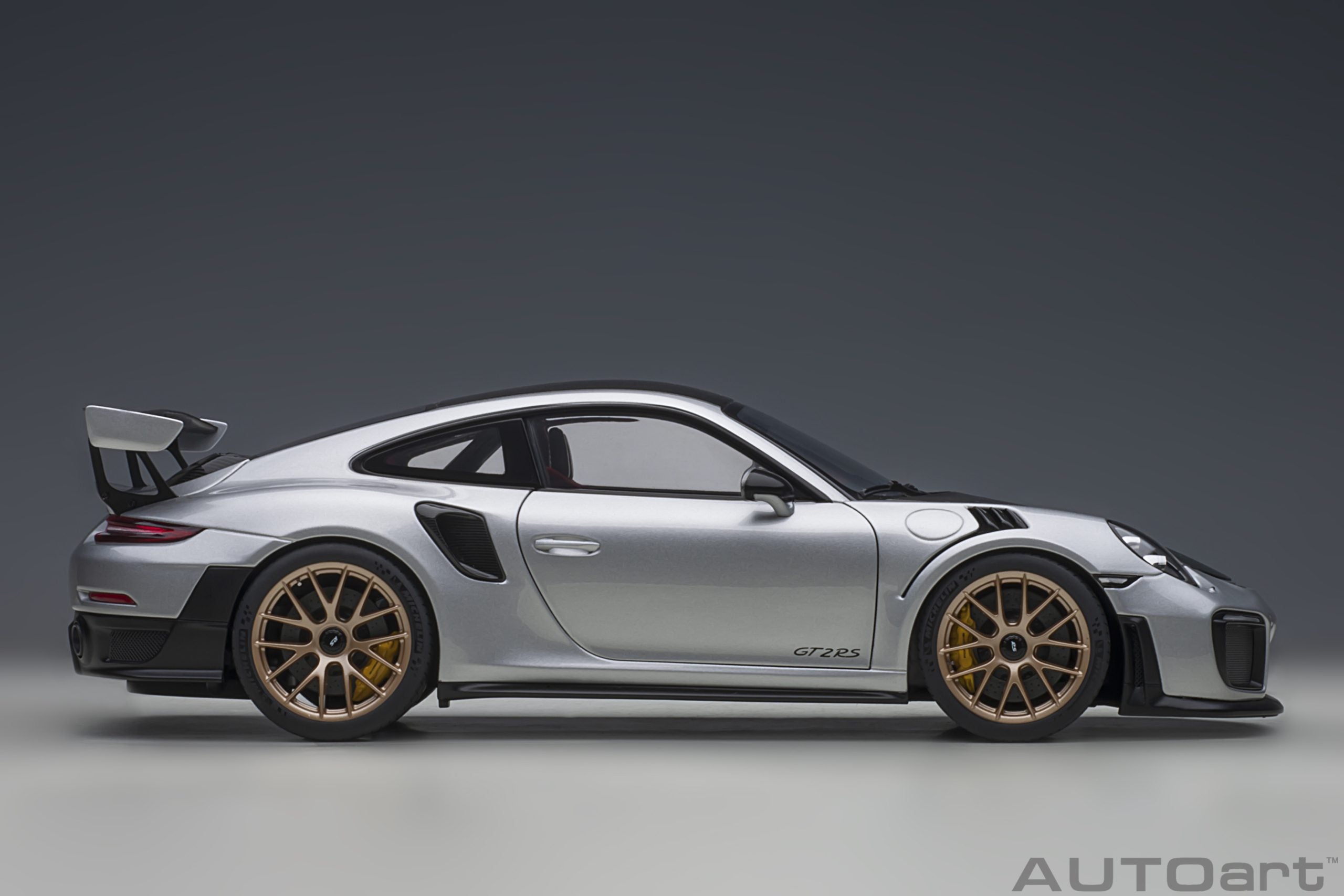 AUTOart 1:18 Porsche 911 (991.2) GT2 RS Weissach Package (GT Silver) 78174