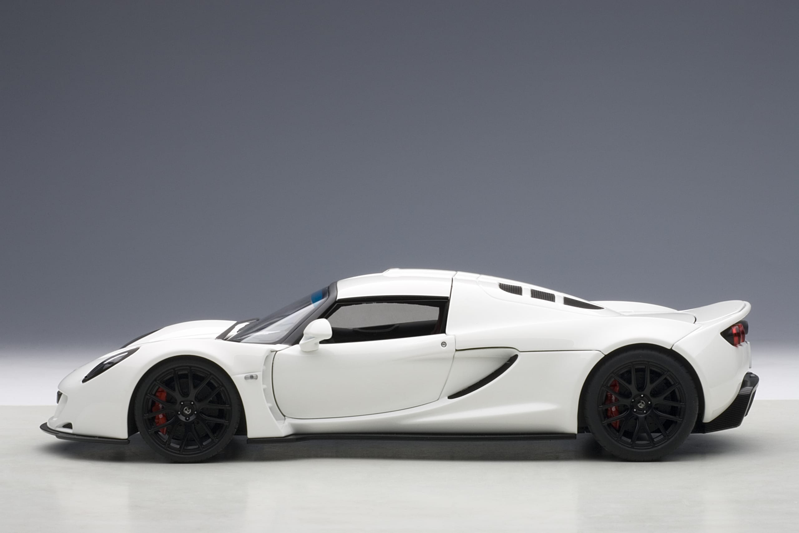 AUTOart 1:18 Hennessey Venom GT Spyder (White) 75404