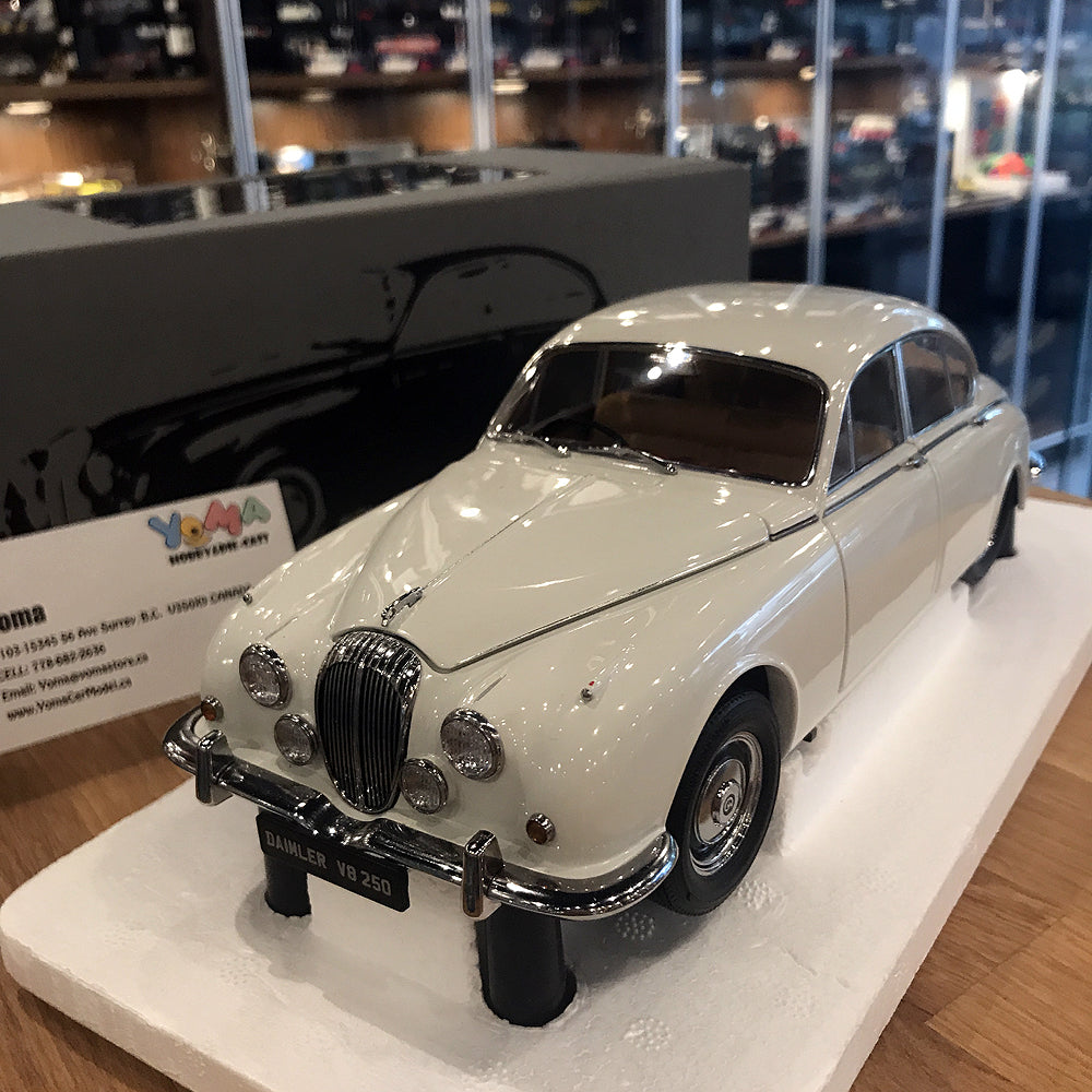 Paragon 1:18 Daimler 250 V8 1967 O.E. White PA-98313