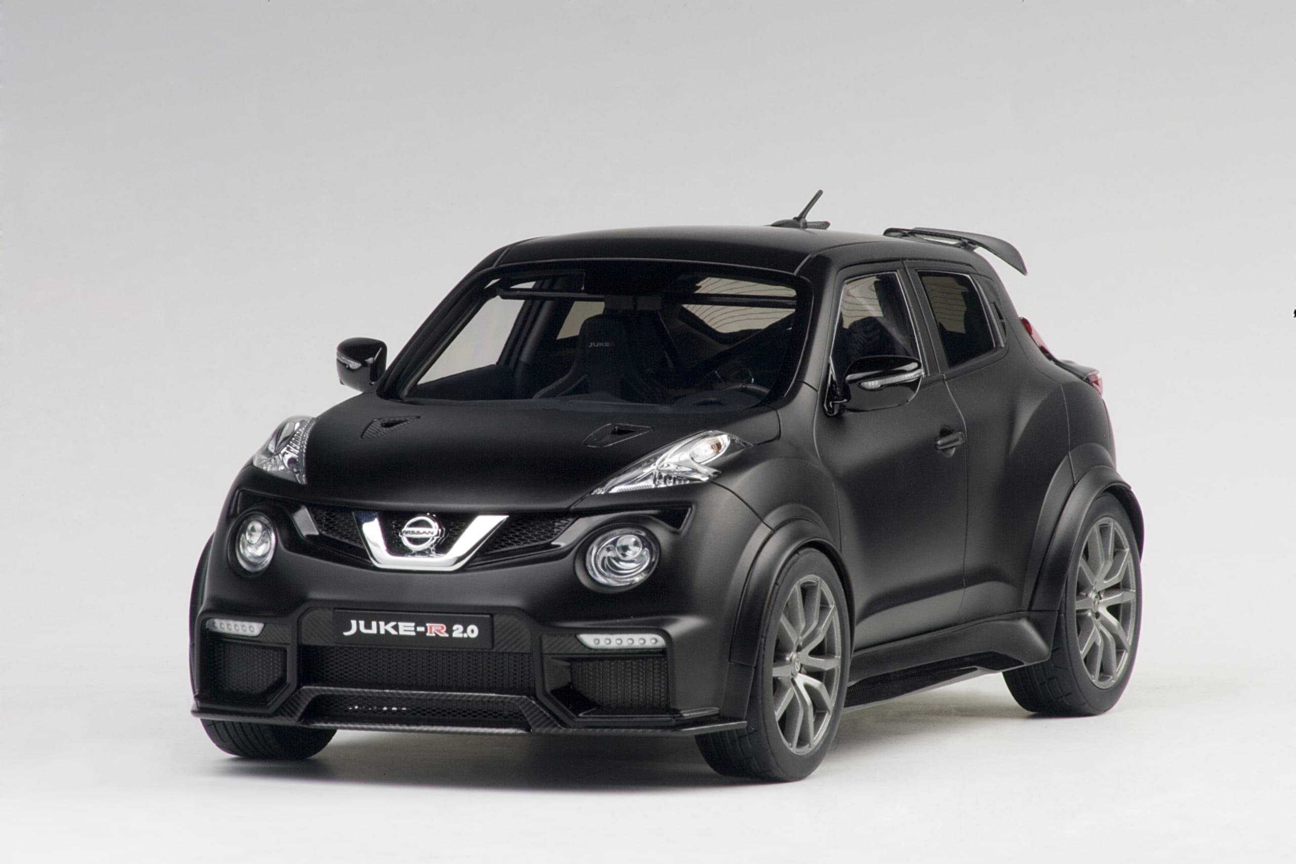 AUTOart 1:18 Nissan Juke-R 2.0 (Matt Black) 77458