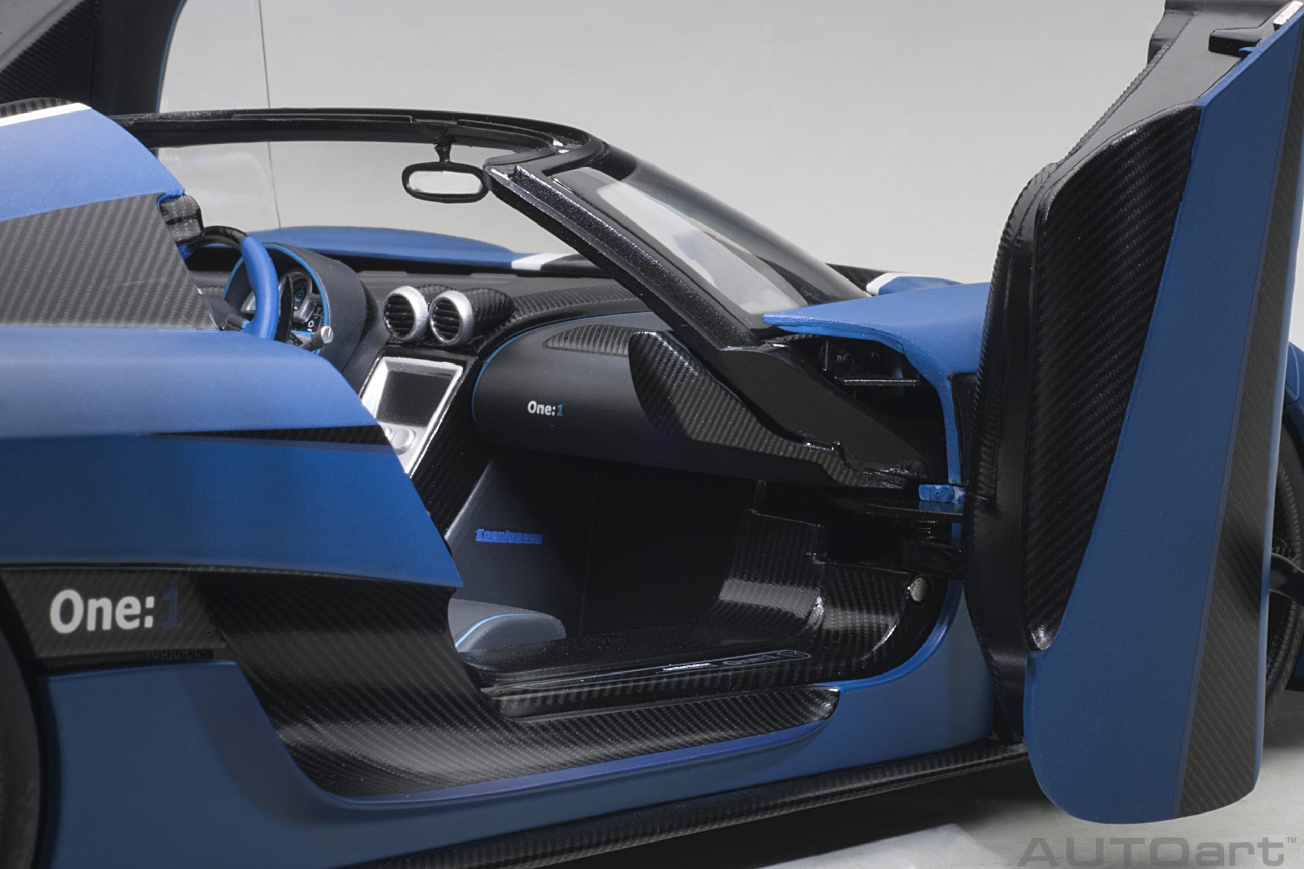 AUTOart 1:18 Koenigsegg One:1 Matt imperial blue 79018