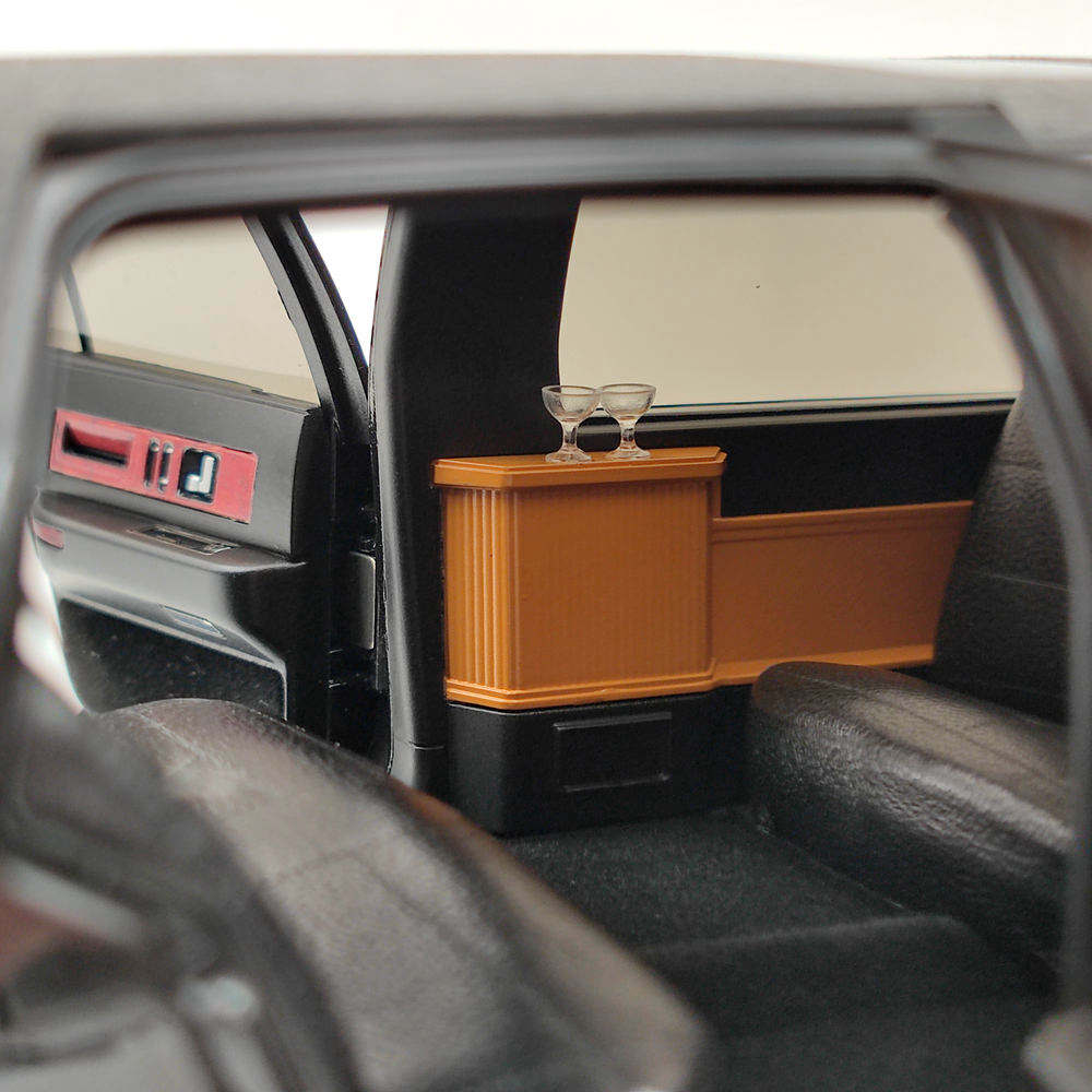 GM 1:18 Cadillac Fleetwood Long Wheelbase Diecast Model Car Collection Toys Gift