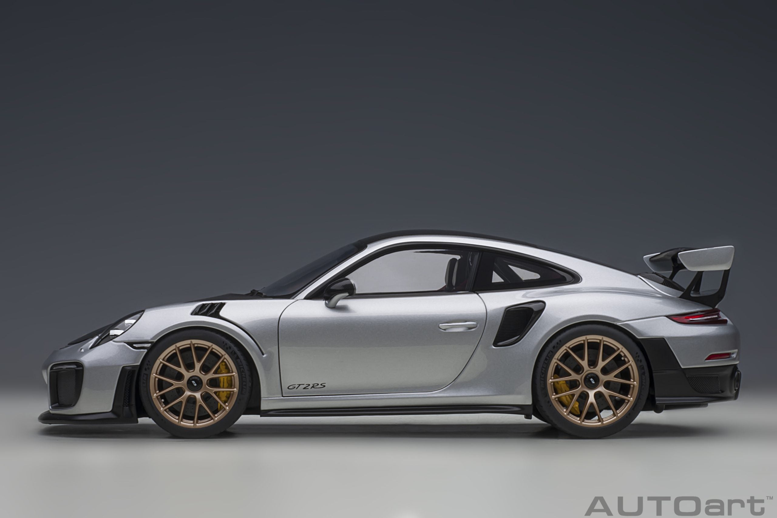 AUTOart 1:18 Porsche 911 (991.2) GT2 RS Weissach Package (GT Silver) 78174