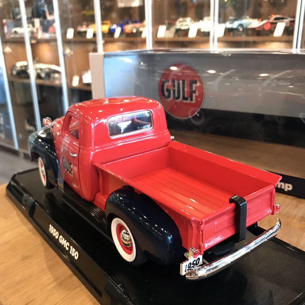 GreenLight 1:18 1950 GMC 150 Gulf Oil with Vintage Gulf Gas Pump 12984