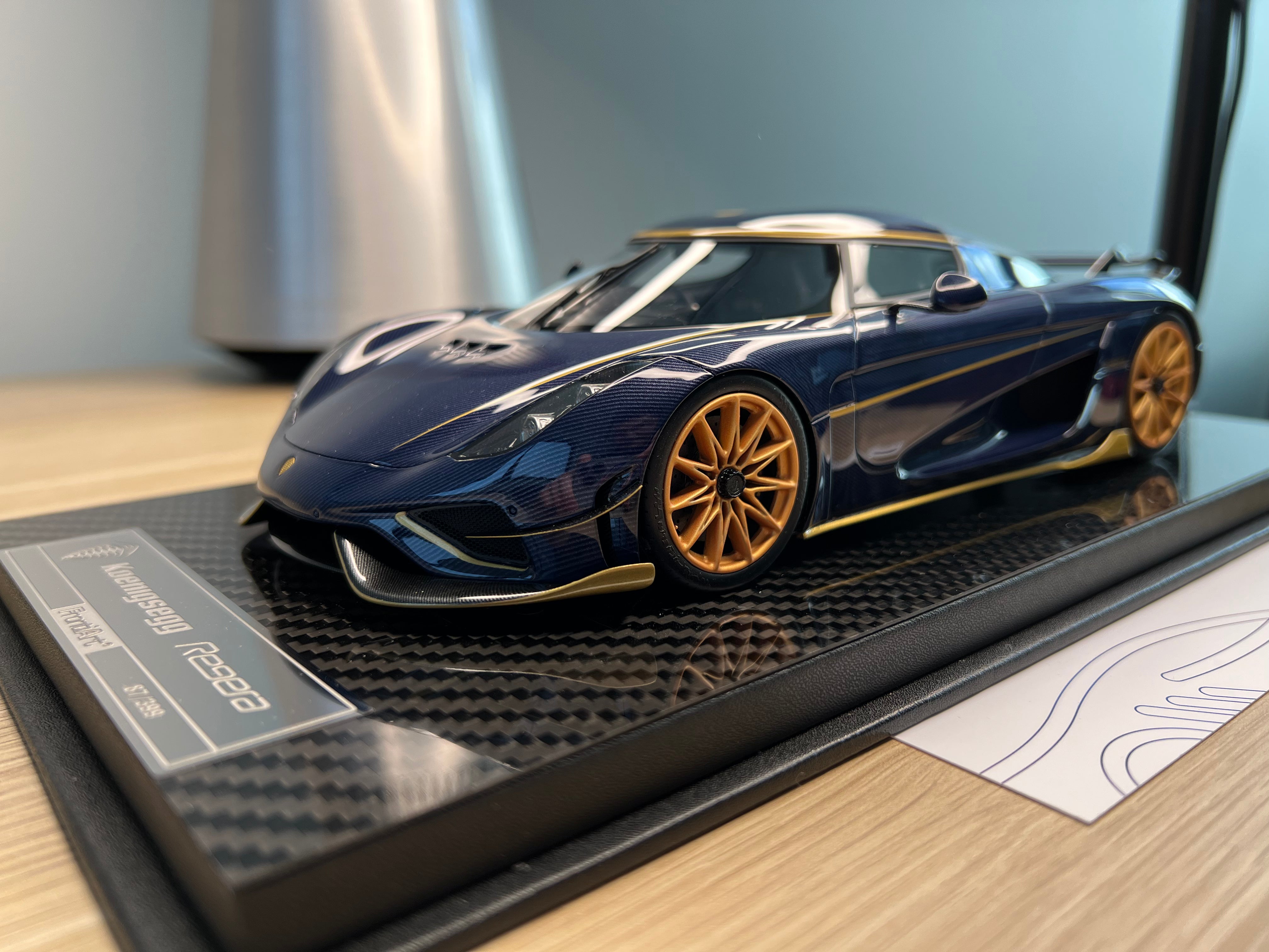 Koenigsegg Regera carbon blue tint gold wheels Zach's Garage - 1:18