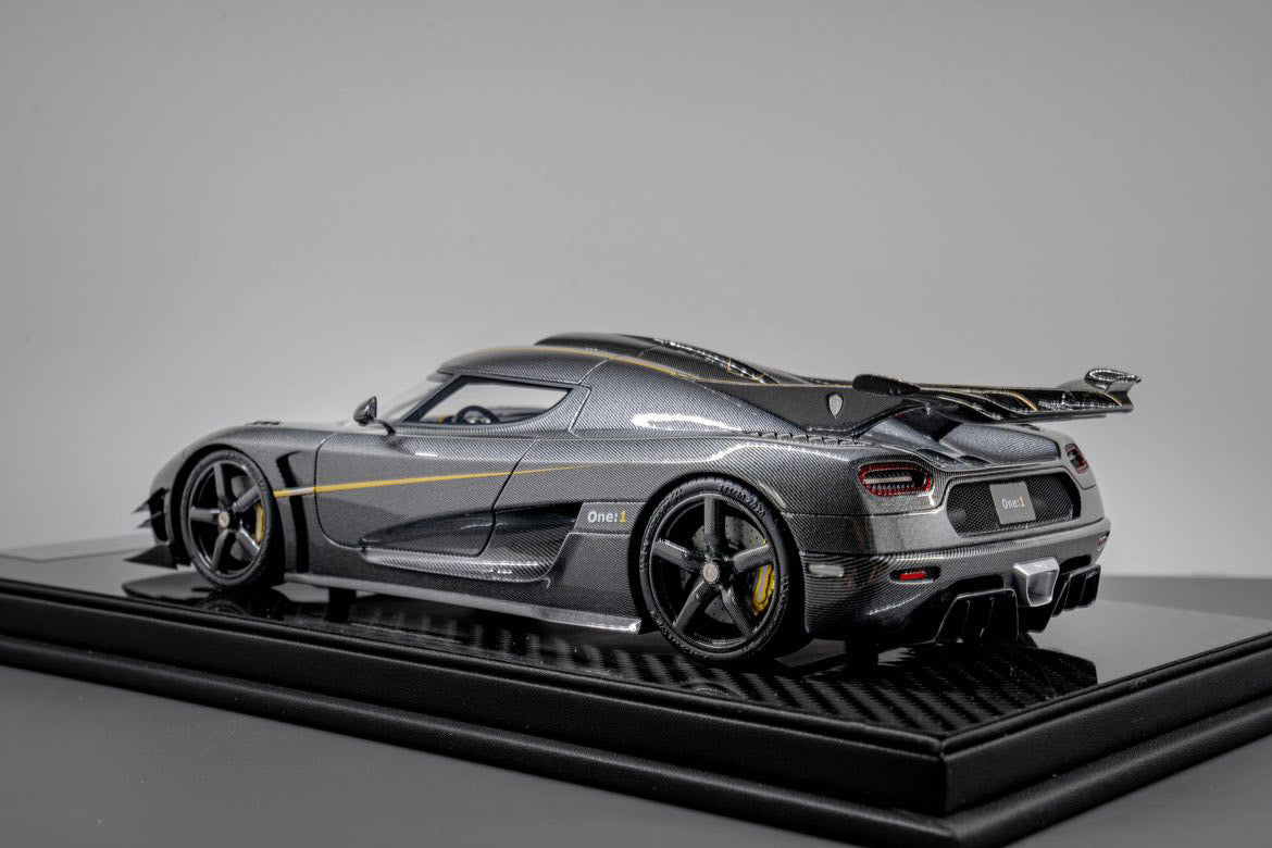 Koenigsegg Agera One:1 carbon gold 7107 - 1:18