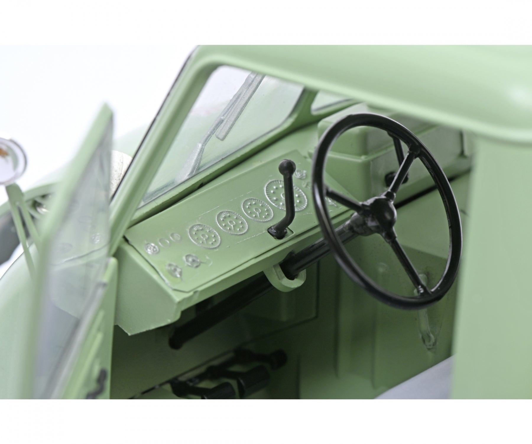 Schuco 1:18 Mercedes-Benz Unimog 401 Truck 450017600