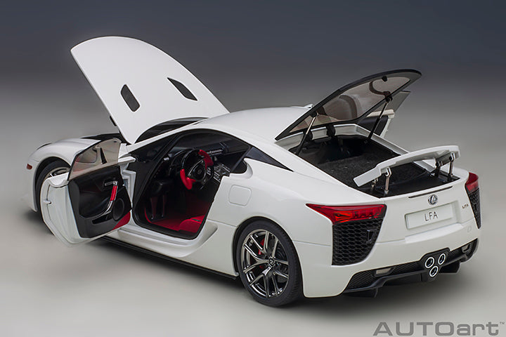 AUTOart 1:18 Lexus LFA in Whitest White