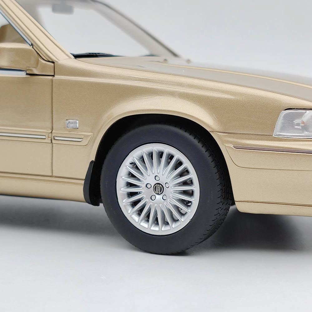 DNA Collectibles 1/18 Volvo S90 Royal Level 3 1998 DNA000152 Resin Model Gold Toy Car Gift