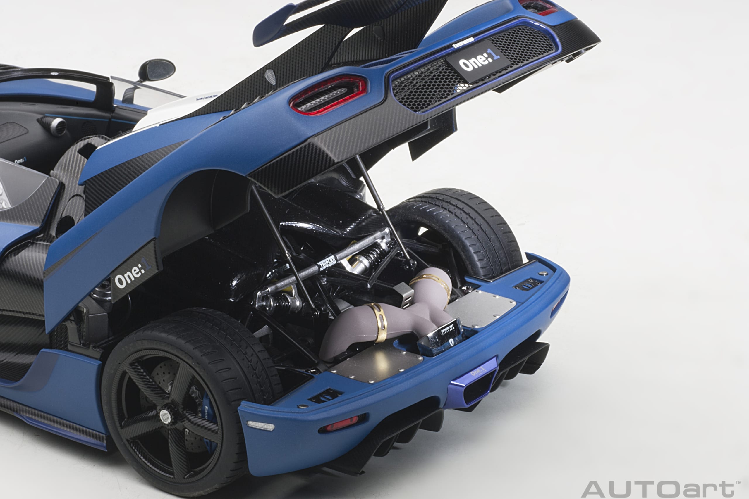 AUTOart 1:18 Koenigsegg One:1 Matt imperial blue 79018