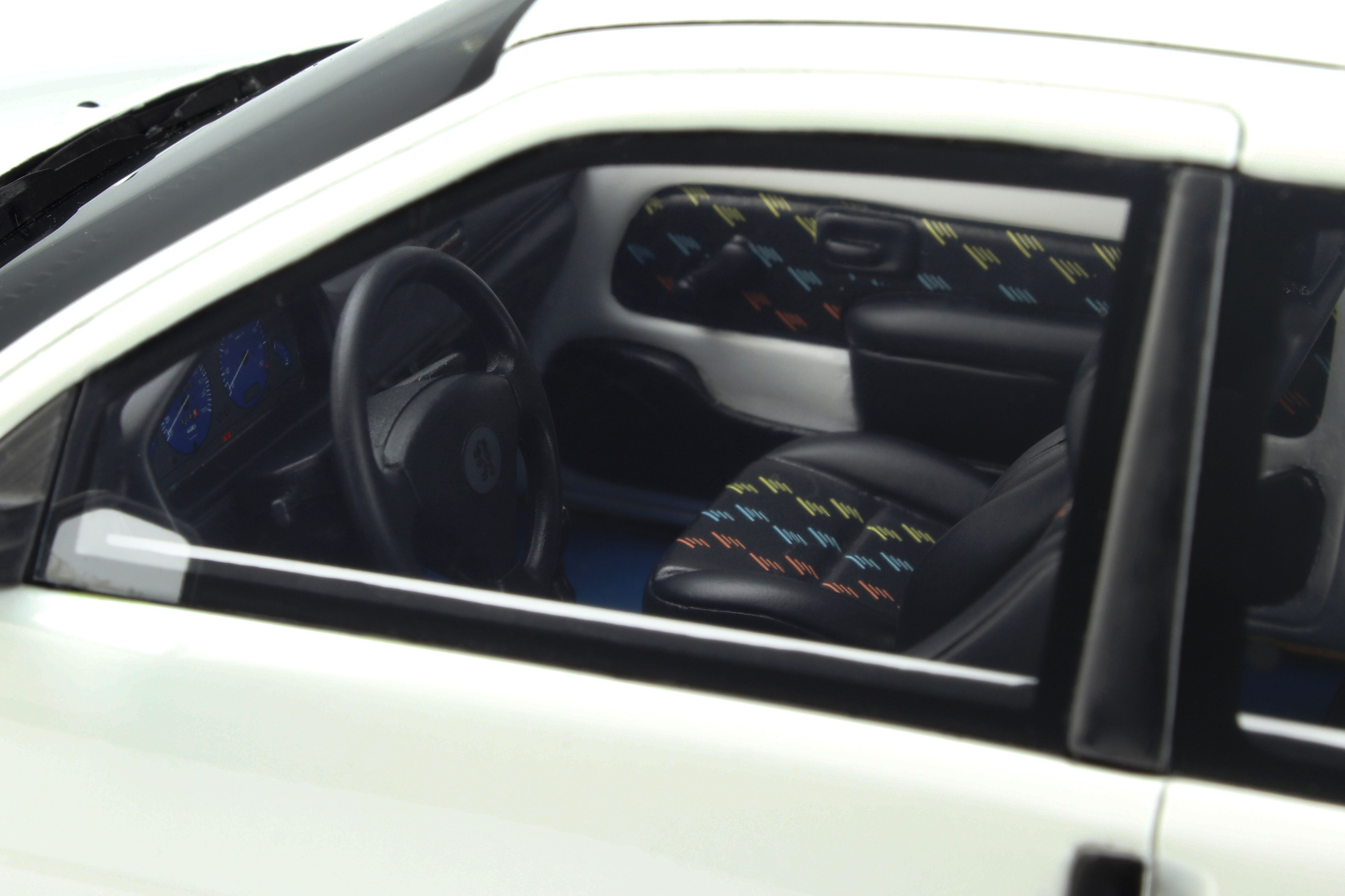 OTTO 1:18 1997 Peugeot 106 Maxi Dimma Blanc Banquise OT393