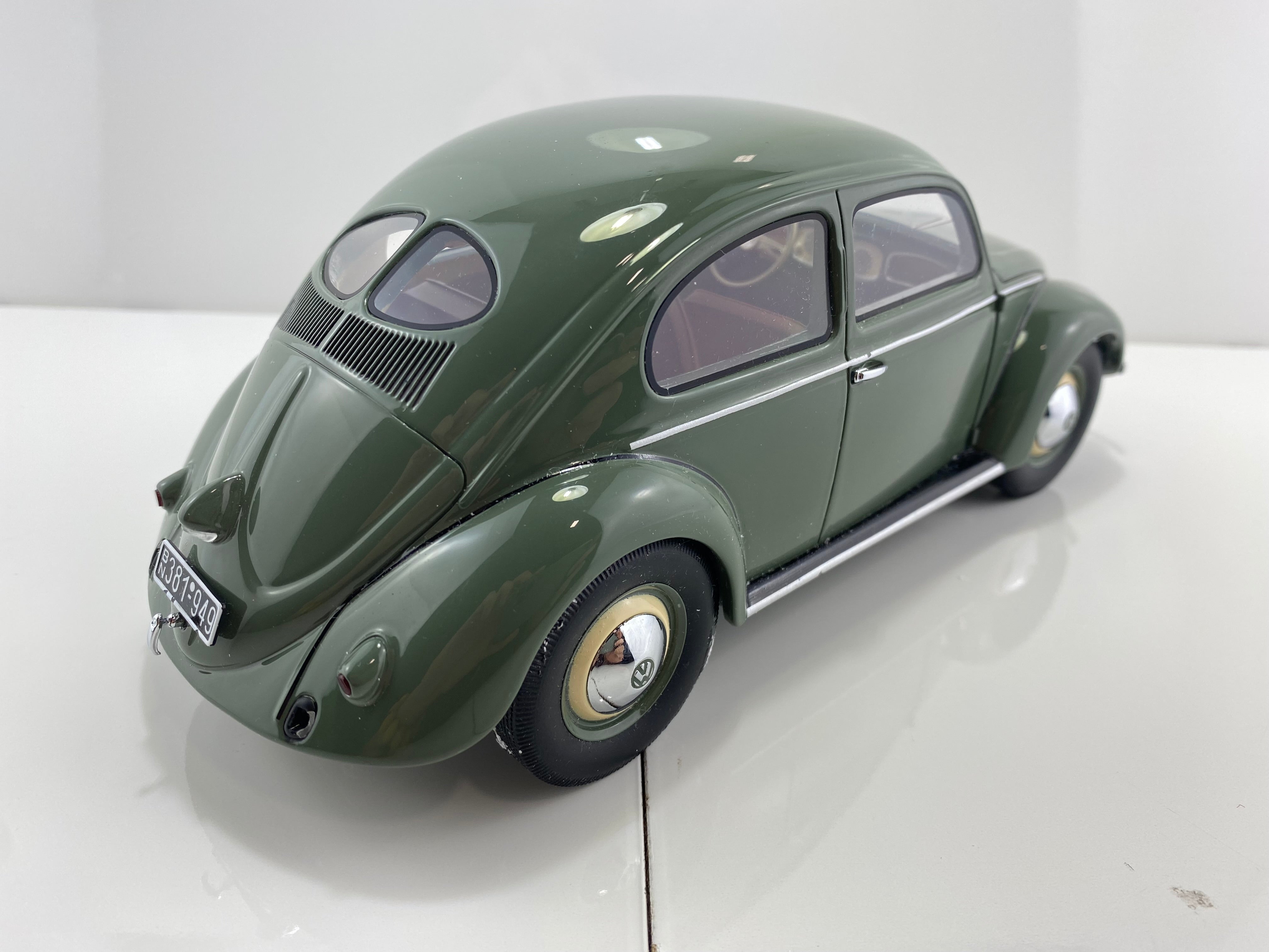 Minichamps 1:18 VOLKSWAGEN Beetle 1200 – 1949 – GREEN 107054000 (Clearance Final Sale)