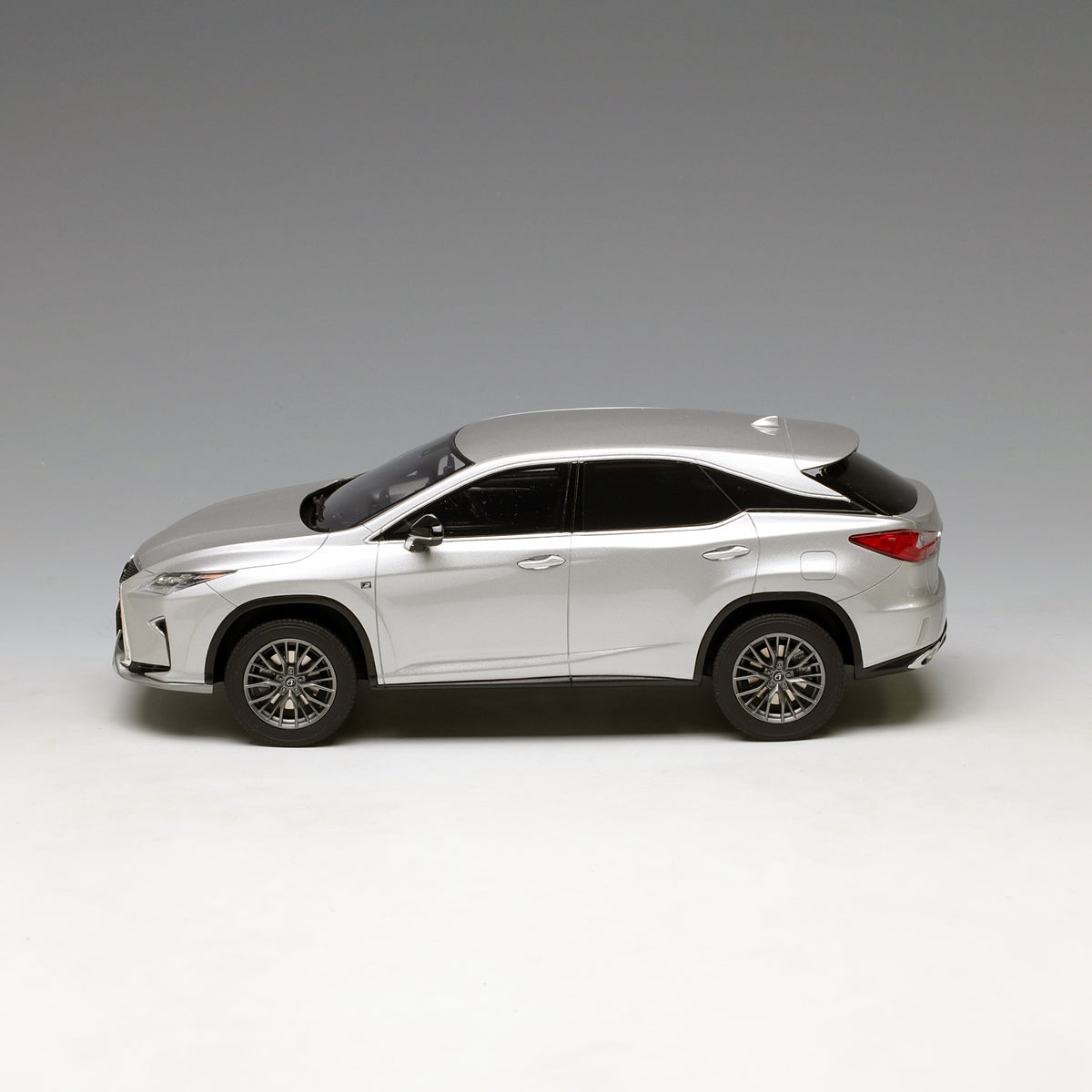 Kyosho Samurai 1:18 Lexus RX Platinum Silver KSR18014S