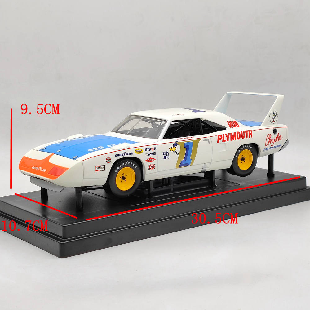 1/18 1970 Plymouth Superbird Race Car #1 Roger Mccluskey Winged Warriors #29530P Diecast Model Car Limited Edition Collection Auto  Toys Christmas Gifts