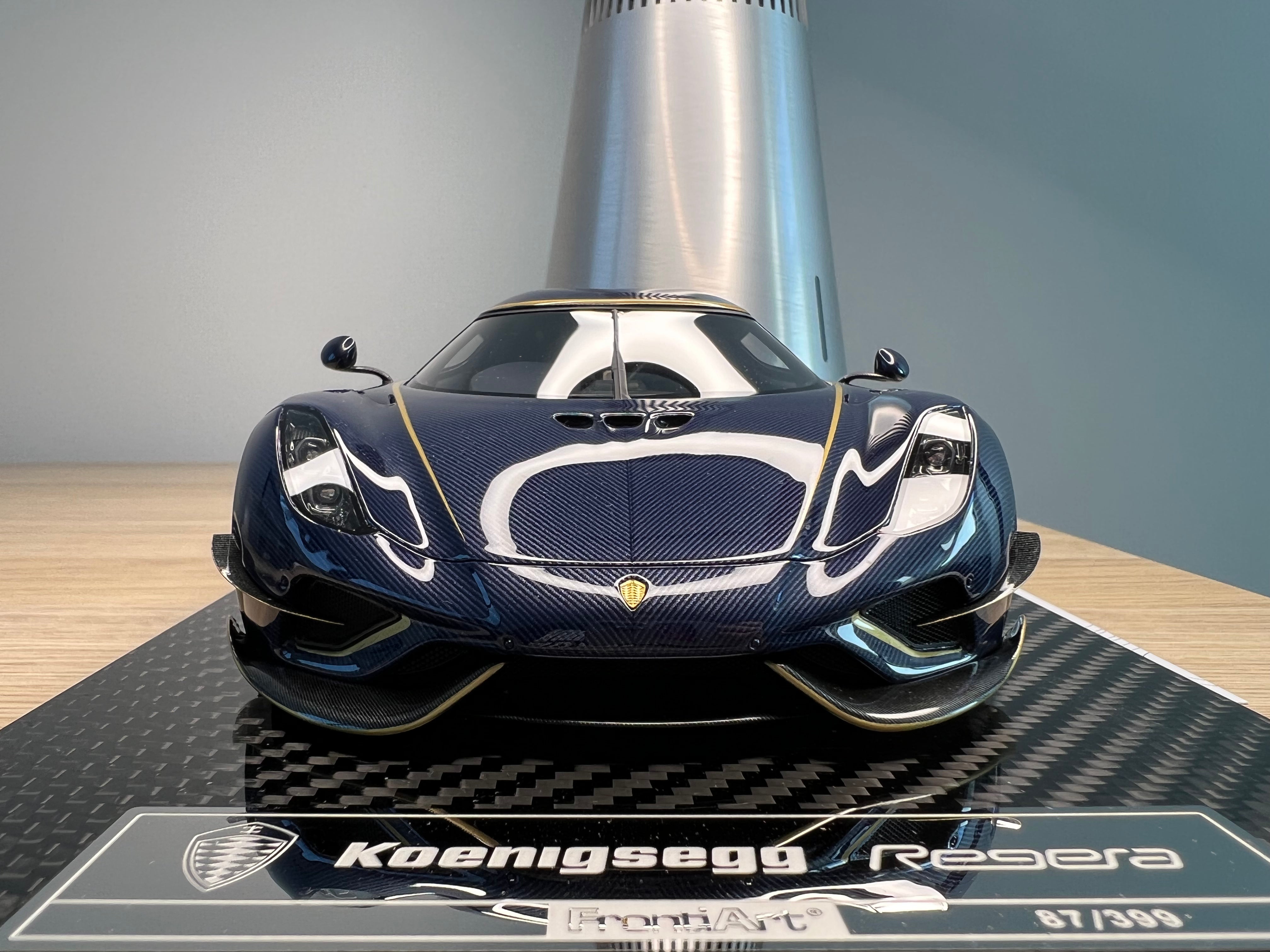 Koenigsegg Regera carbon blue tint gold wheels Zach's Garage - 1:18