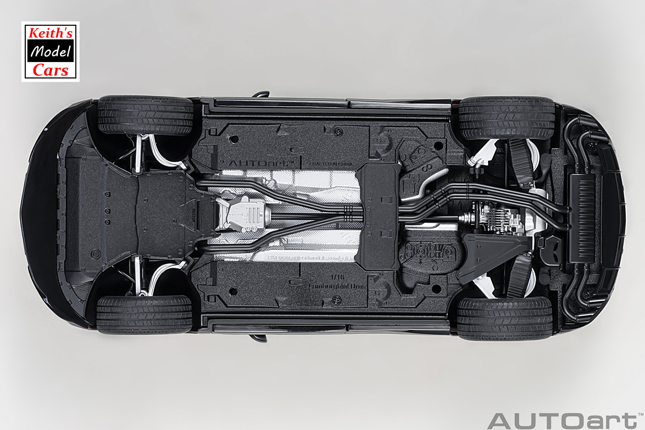 [1/18 Scale] Lamborghini Urus in Rosso Efesto by AUTOart Models